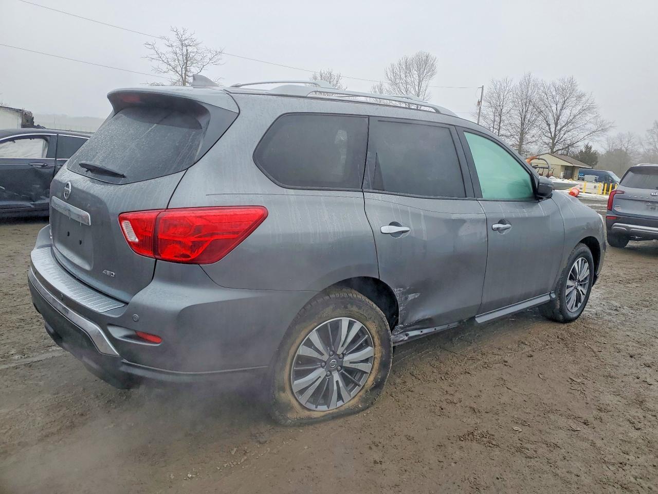 2020 Nissan Pathfinder S - Image 3
