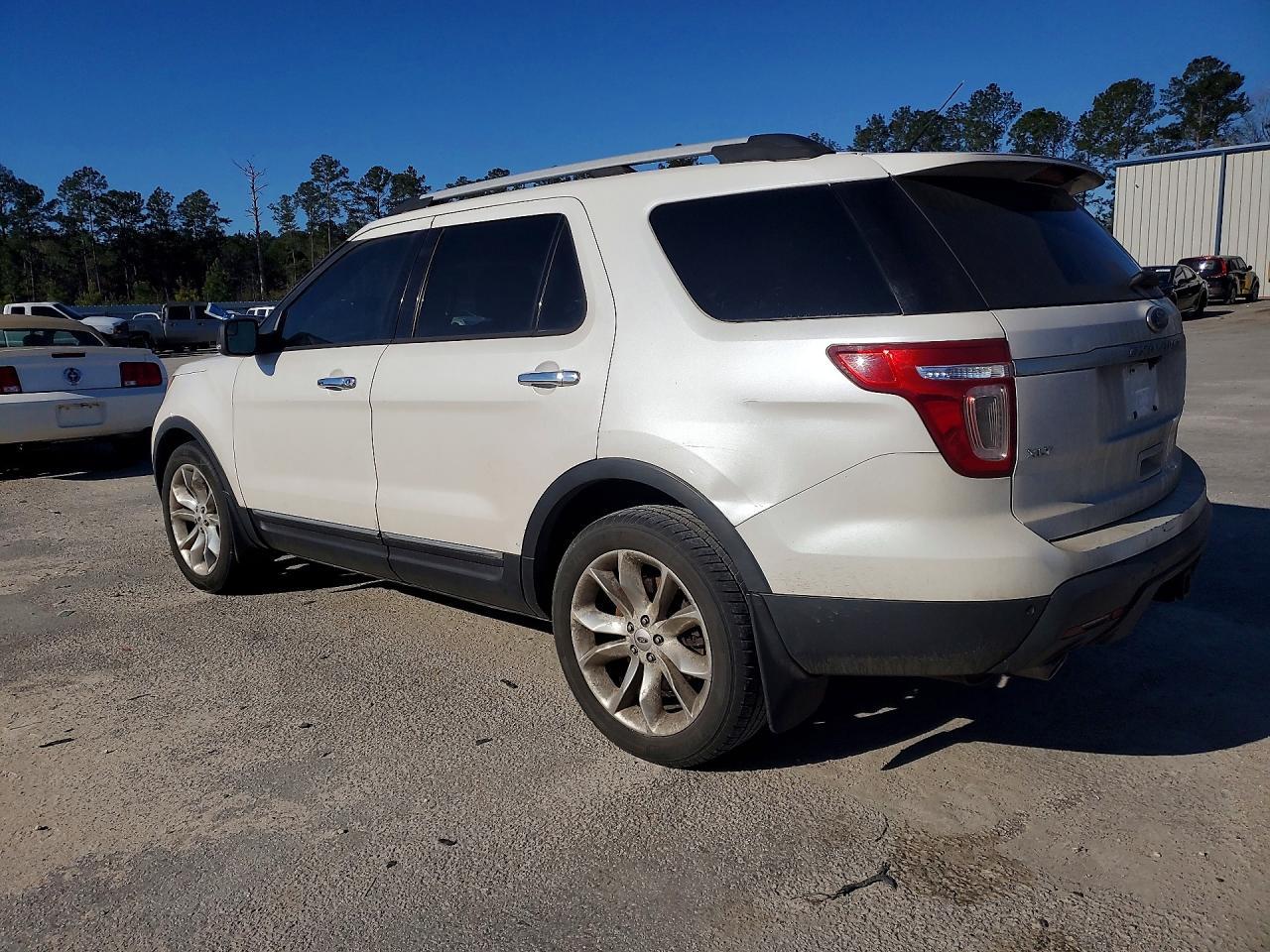 2013 Ford Explorer Xlt - Image 2