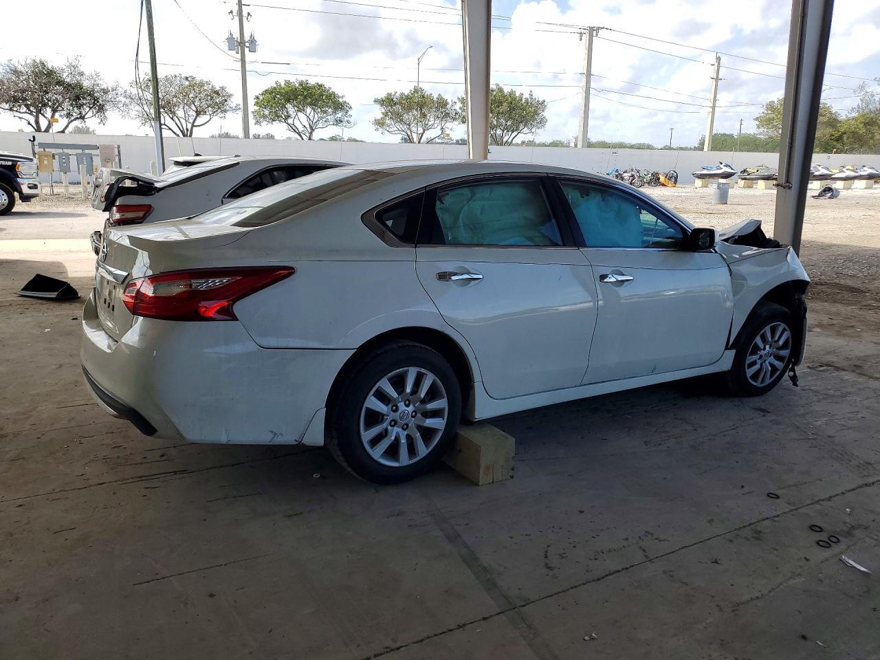 2016 Nissan Altima 2.5 S - Фото 3