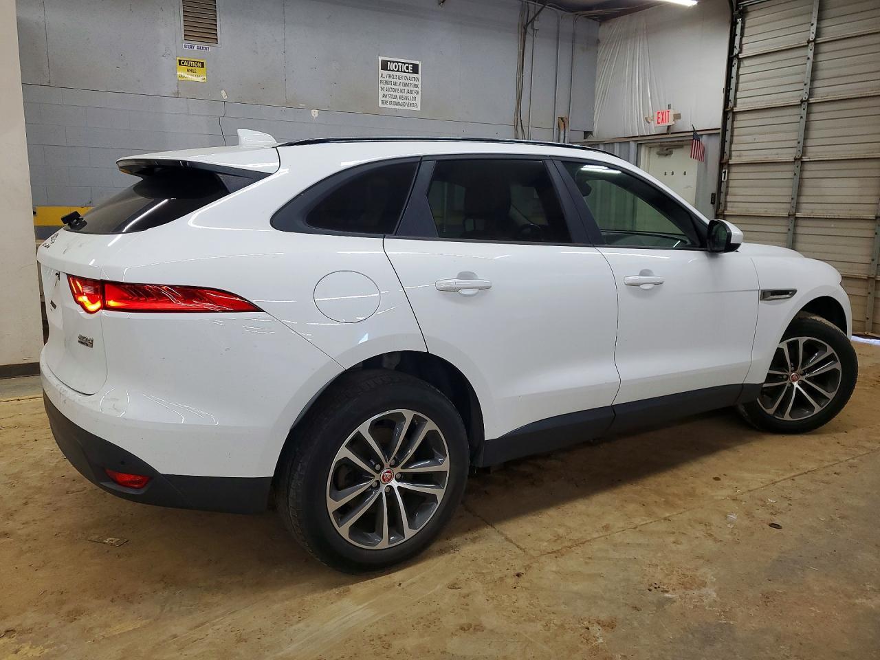 2018 Jaguar F-Pace Premium - Image 3