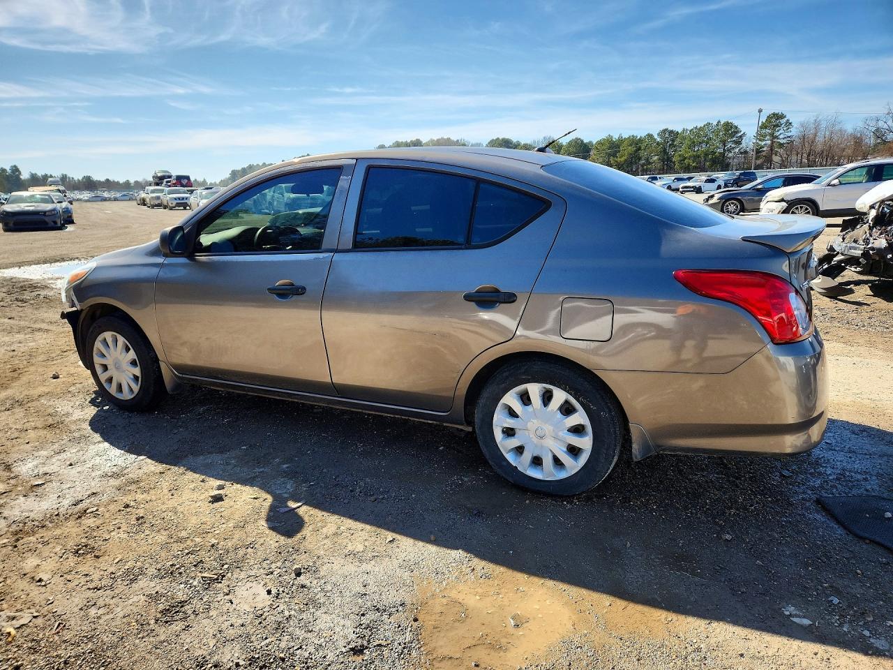 2015 Nissan Versa 1.6 S Plus - Image 2