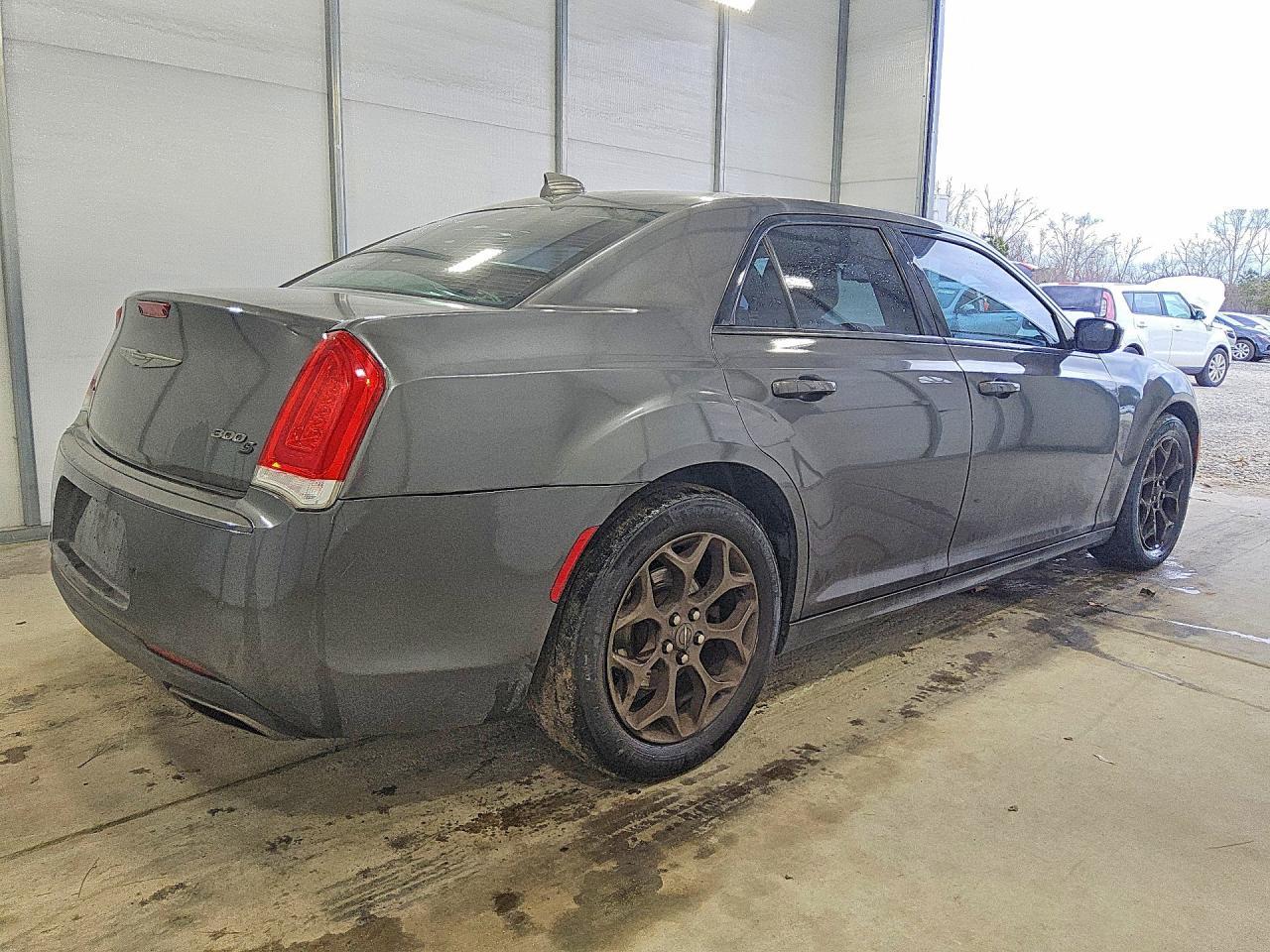 2016 Chrysler 300 S - Фото 3