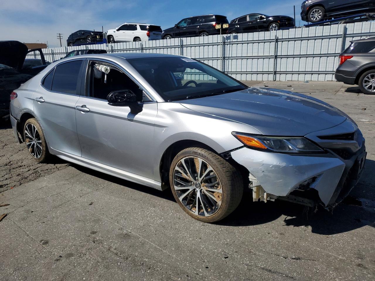 2019 Toyota Camry Se - Фото 4