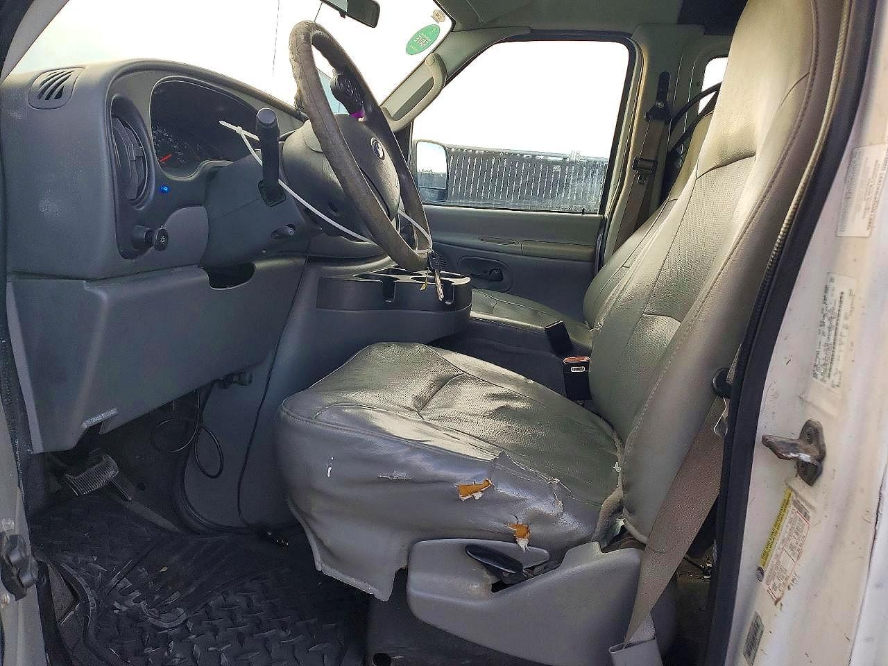 2006 Ford Econoline E150 Van - Image 7