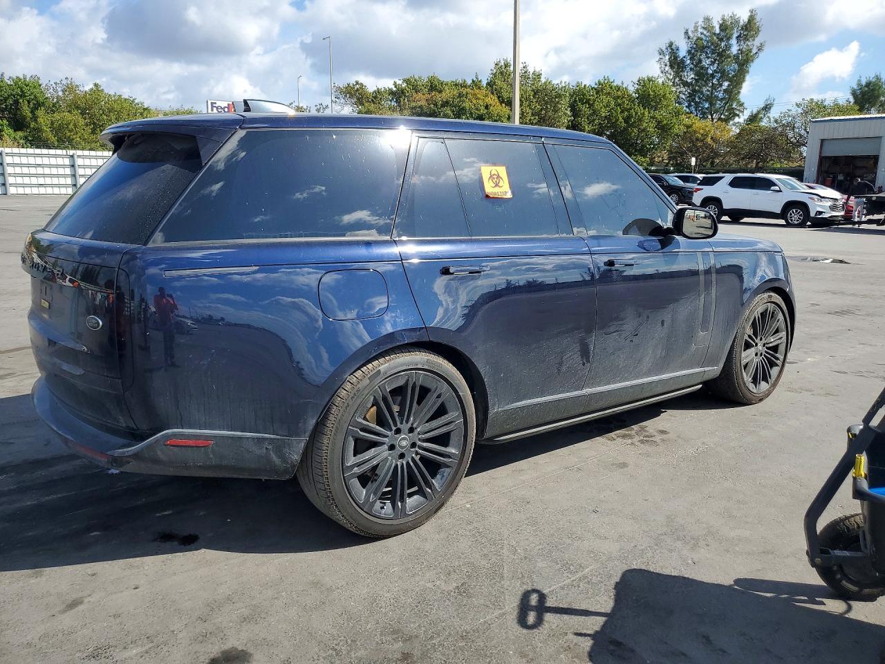 2023 Land Rover Range Rover Se - Image 3