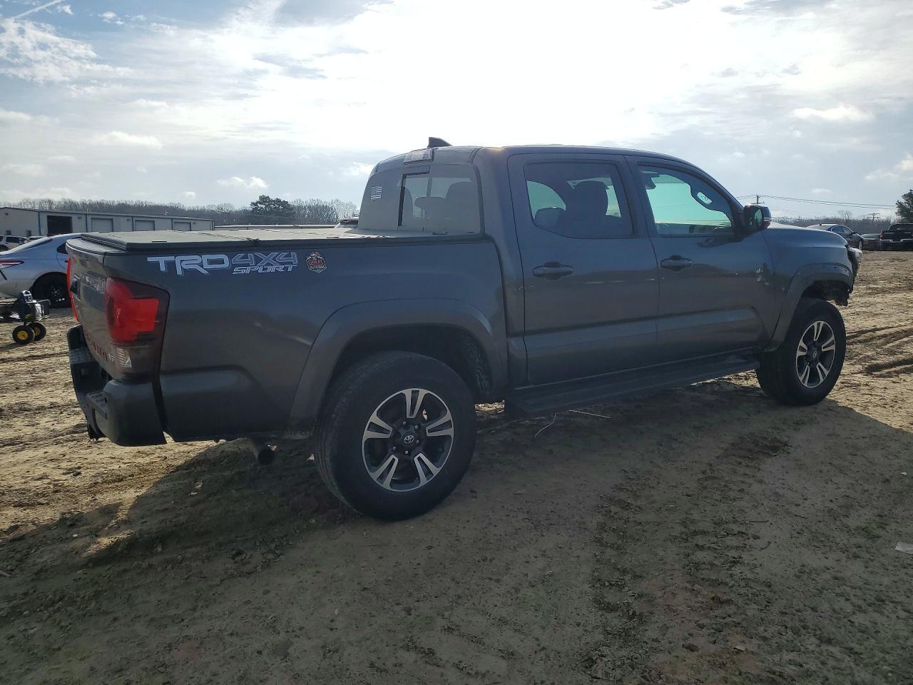 2018 Toyota Tacoma Double Cab - Фото 3