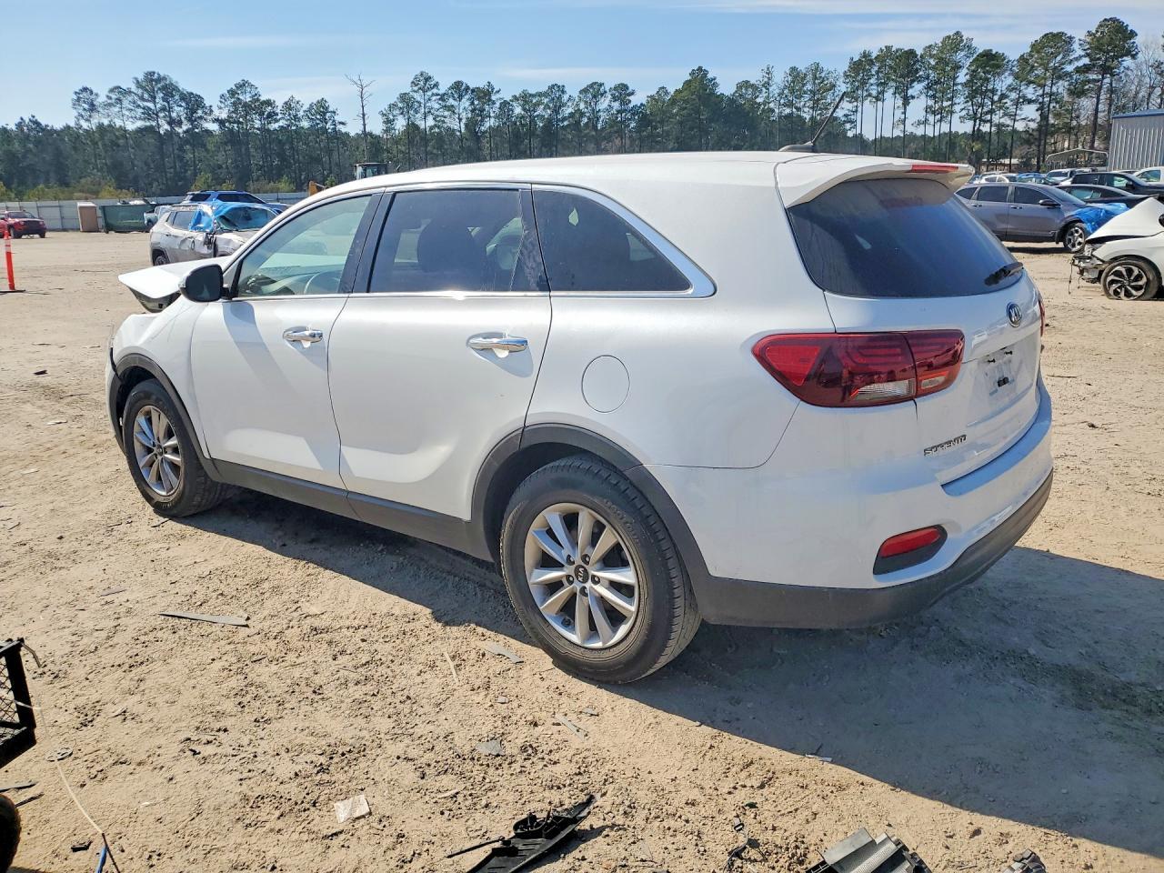 2020 Kia Sorento L - Image 2
