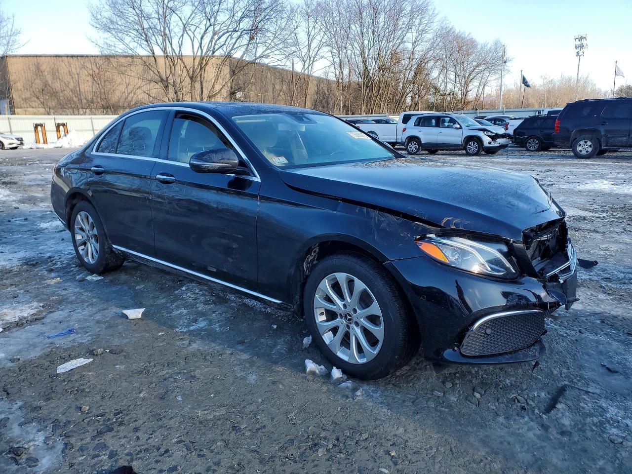 2018 Mercedes-Benz E 300 4Matic - Фото 4