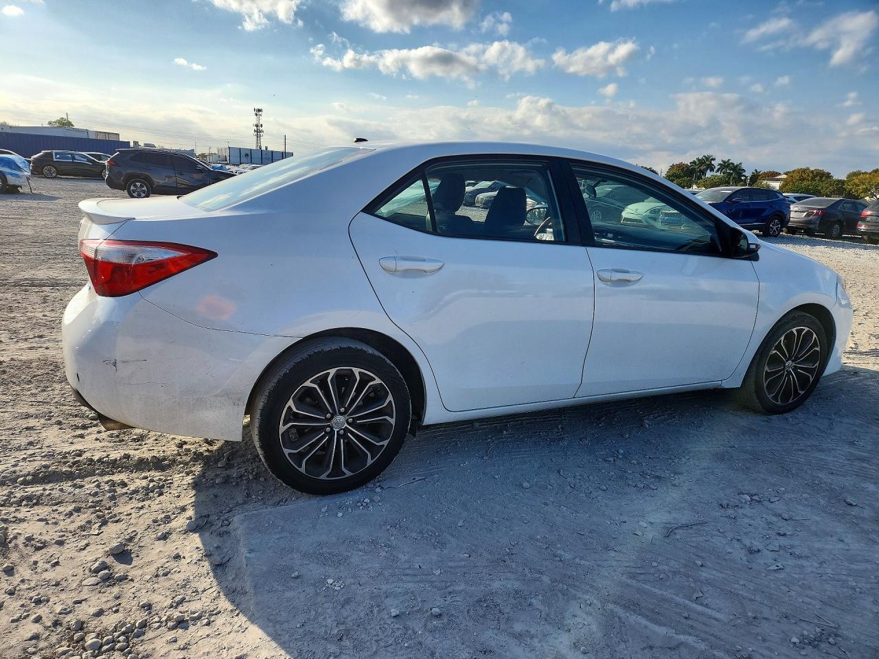 2015 Toyota Corolla L - Фото 3
