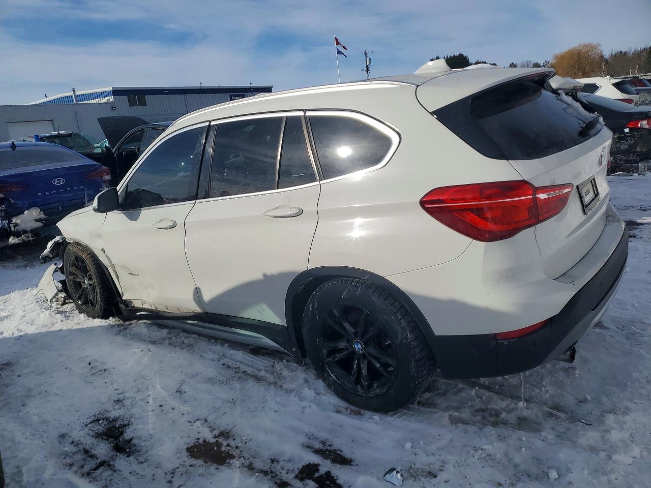 2016 BMW X1 xDrive28I - Фото 2