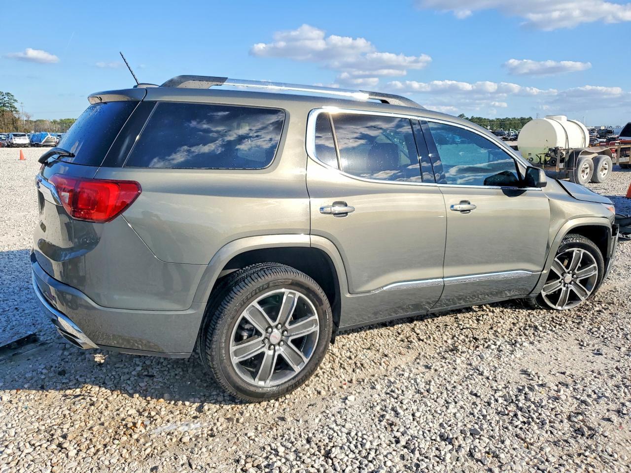 2017 GMC Acadia Denali - Фото 3