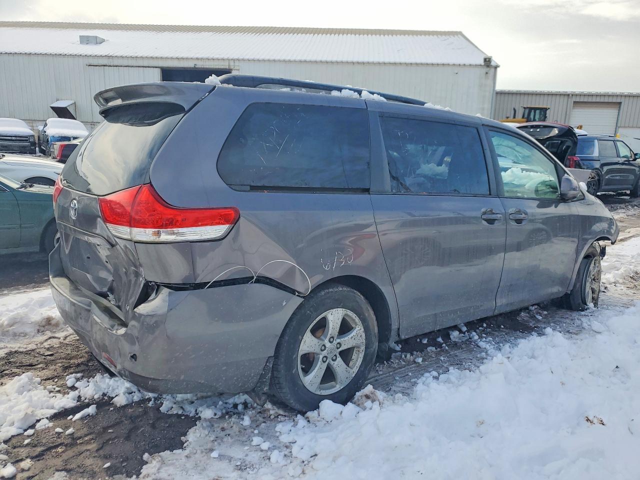 2014 Toyota Sienna Le - Фото 3