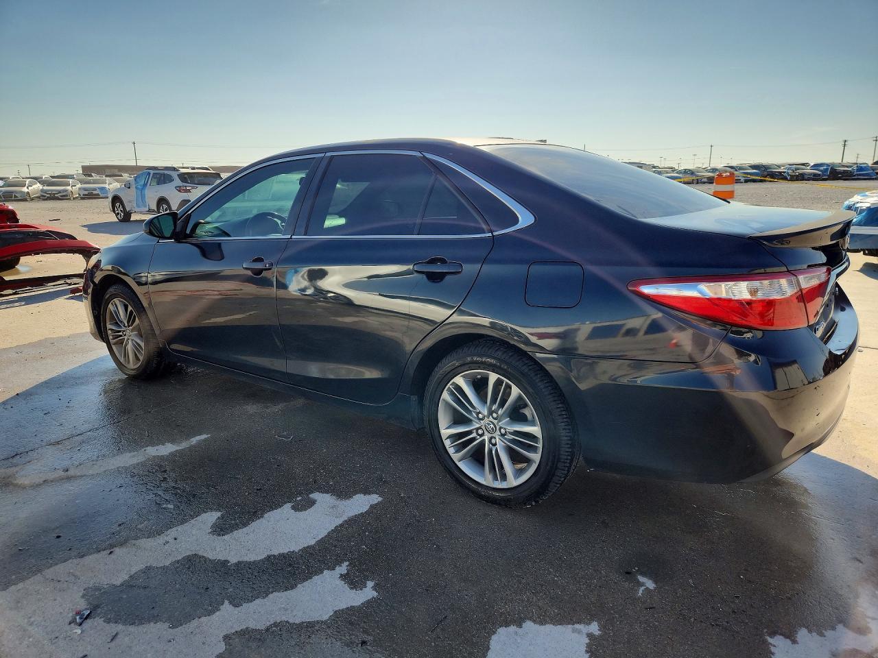 2015 Toyota Camry Se - Фото 2