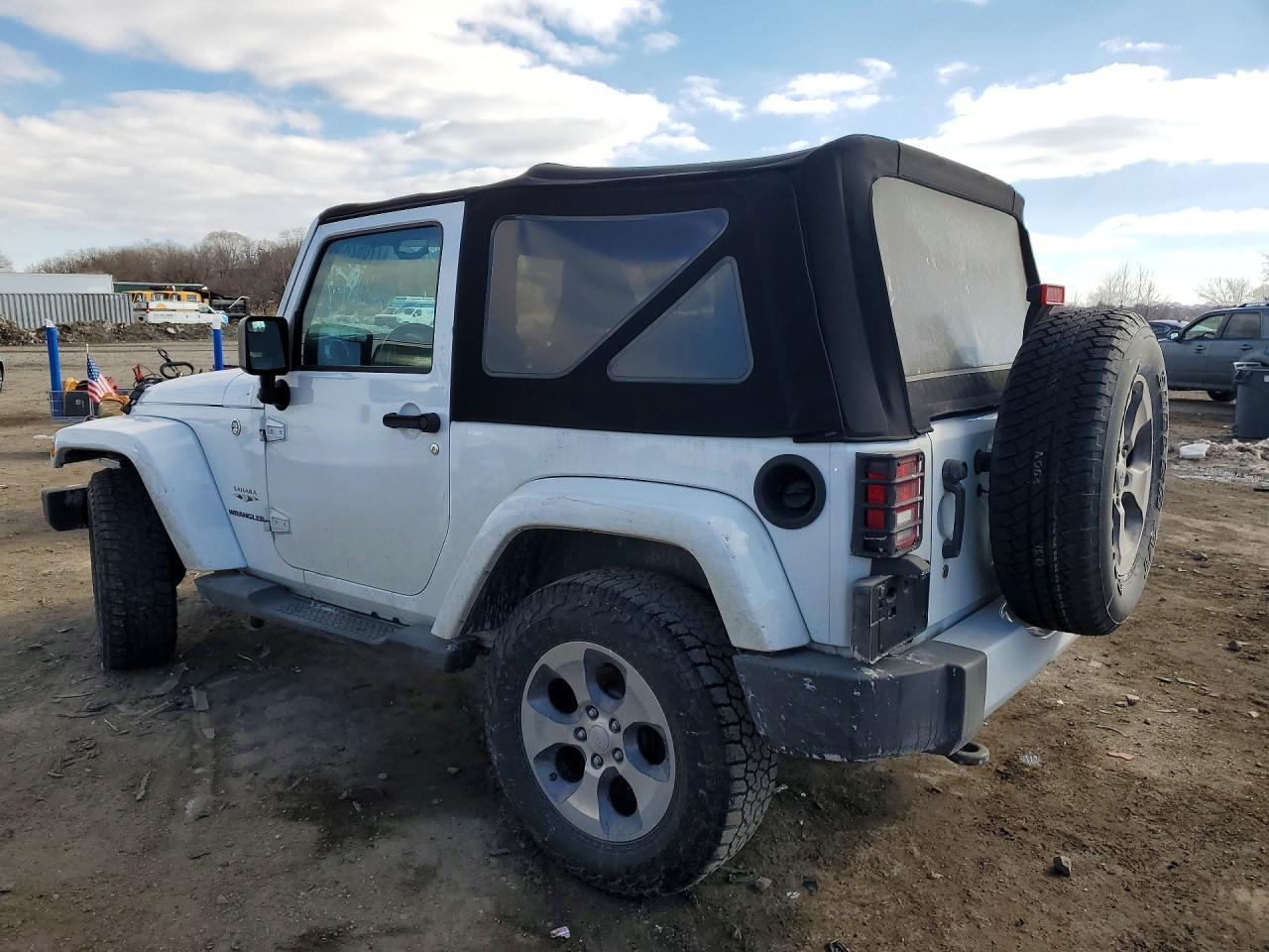 2016 Jeep Wrangler Sahara - Image 2