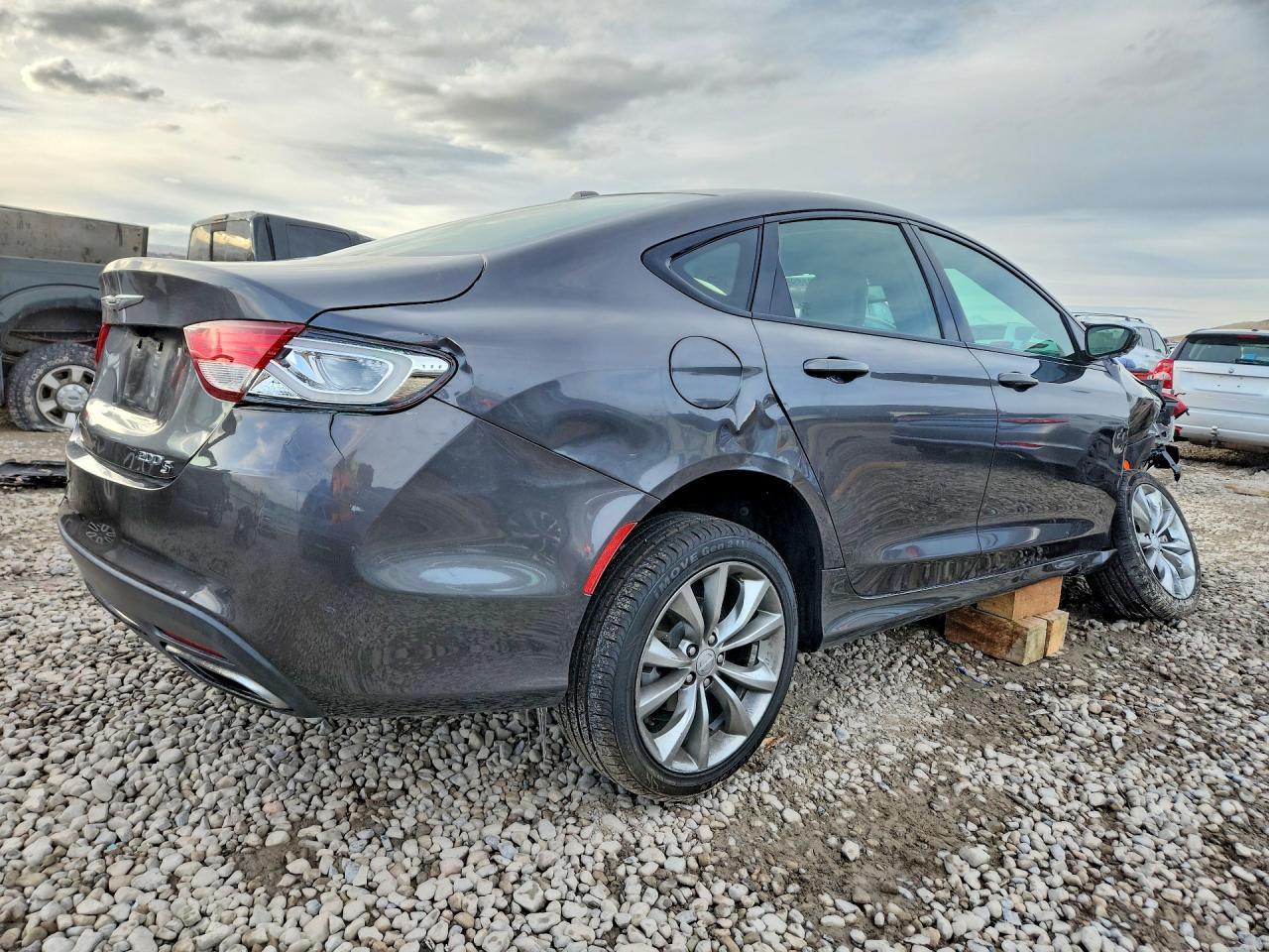 2017 Chrysler 200 S - Фото 3