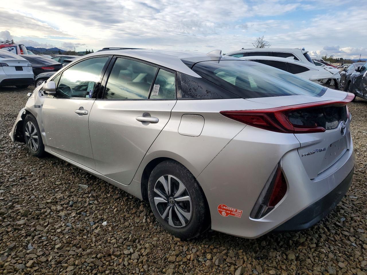 2018 Toyota Prius Prime Plus - Фото 2