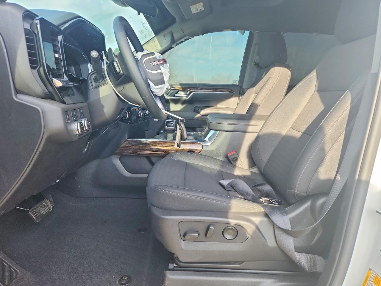 2025 GMC Sierra K1500 Elevation - Image 7