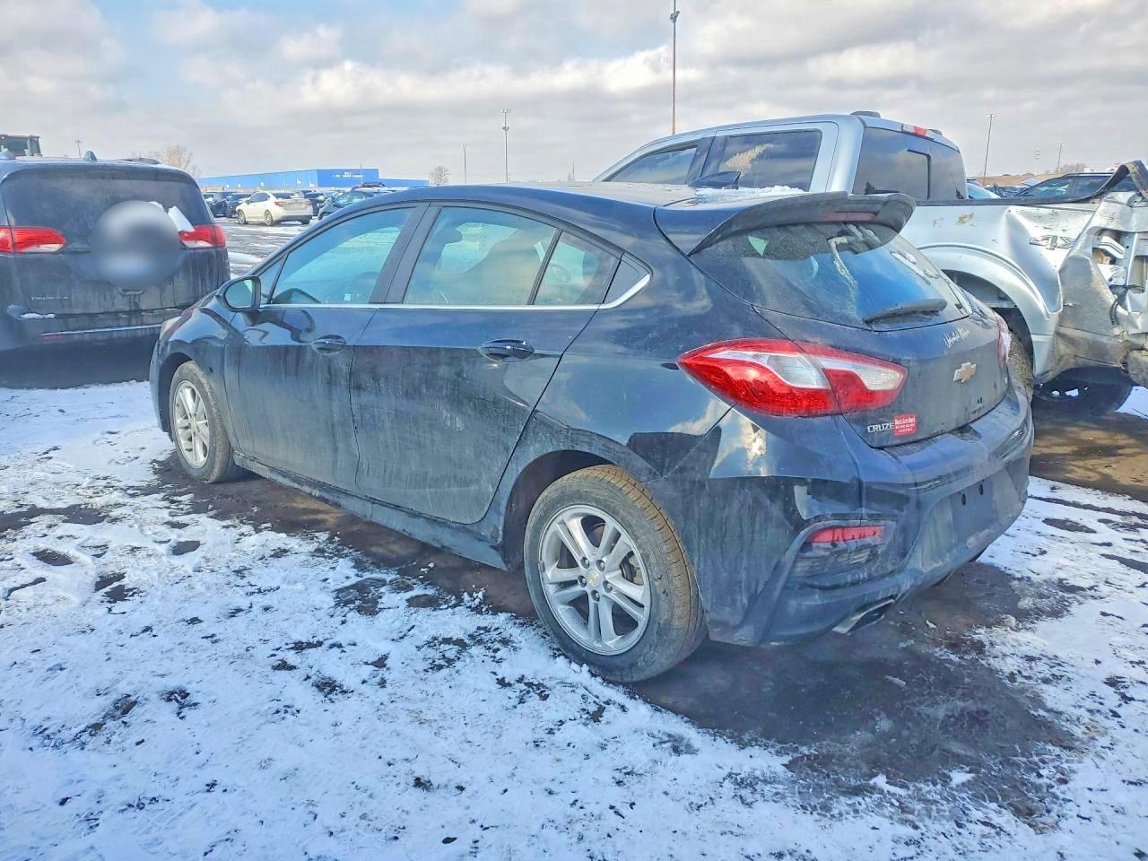 2017 Chevrolet Cruze Lt - Image 2