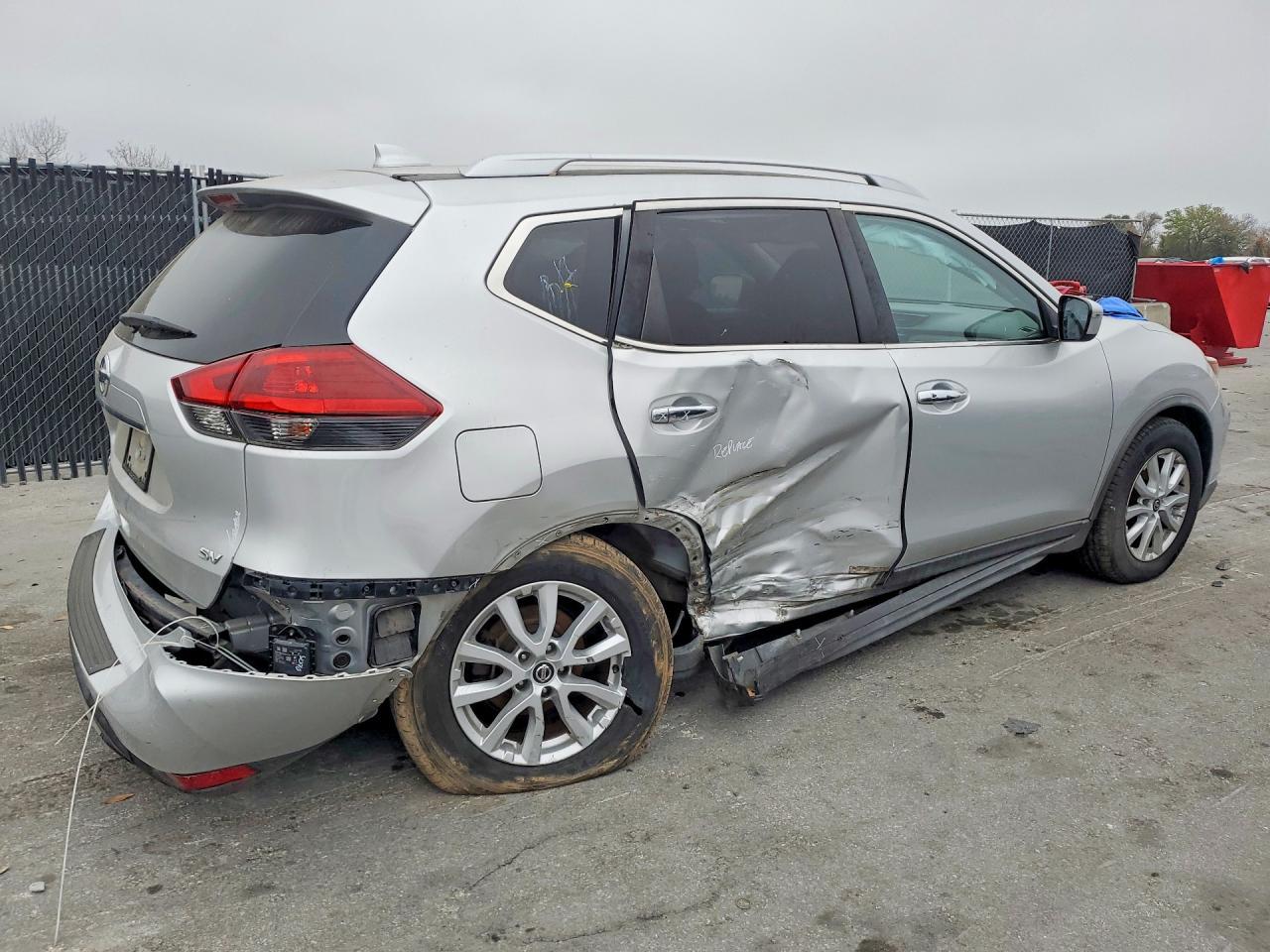 2018 Nissan Rogue Sv - Image 3