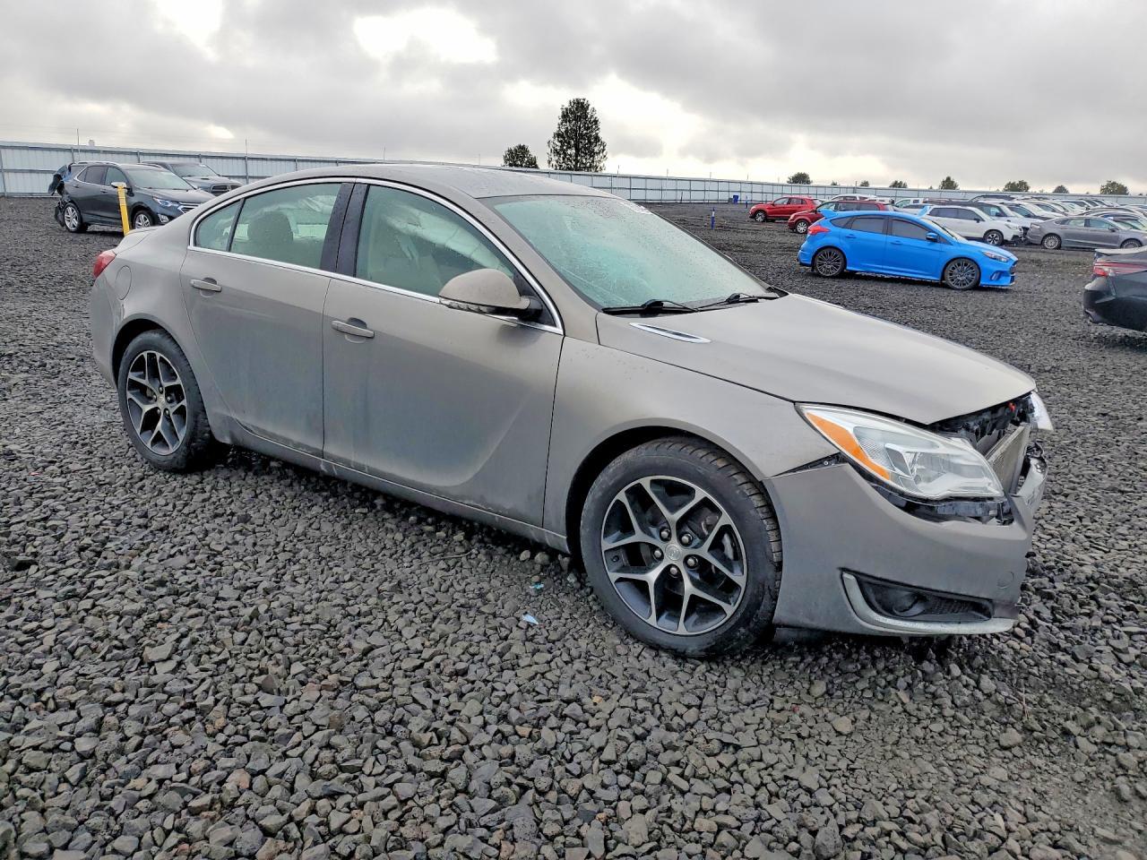2017 Buick Regal Sport Touring - Image 4