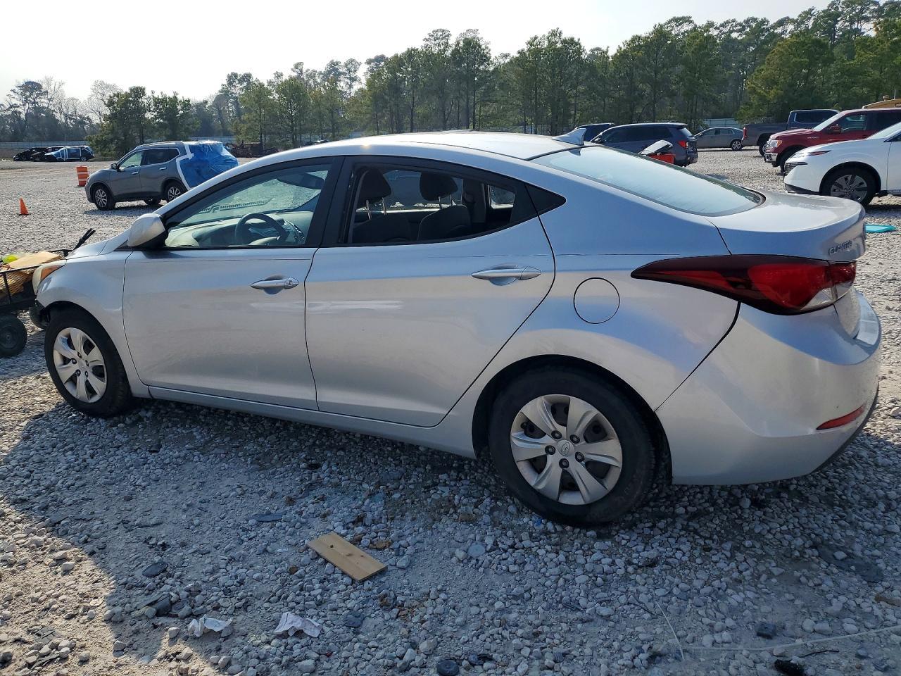 2016 Hyundai Elantra Se - Фото 2
