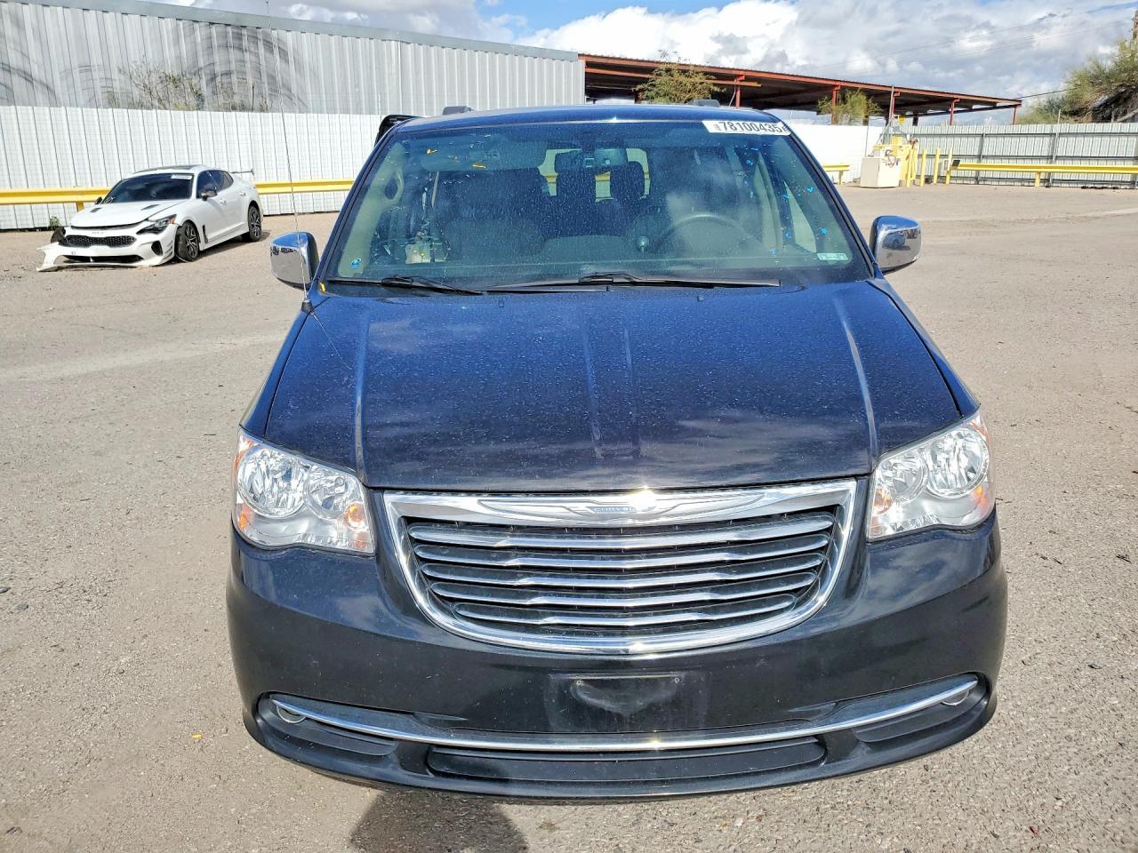 2014 Chrysler Town & Country Touring L - Фото 5