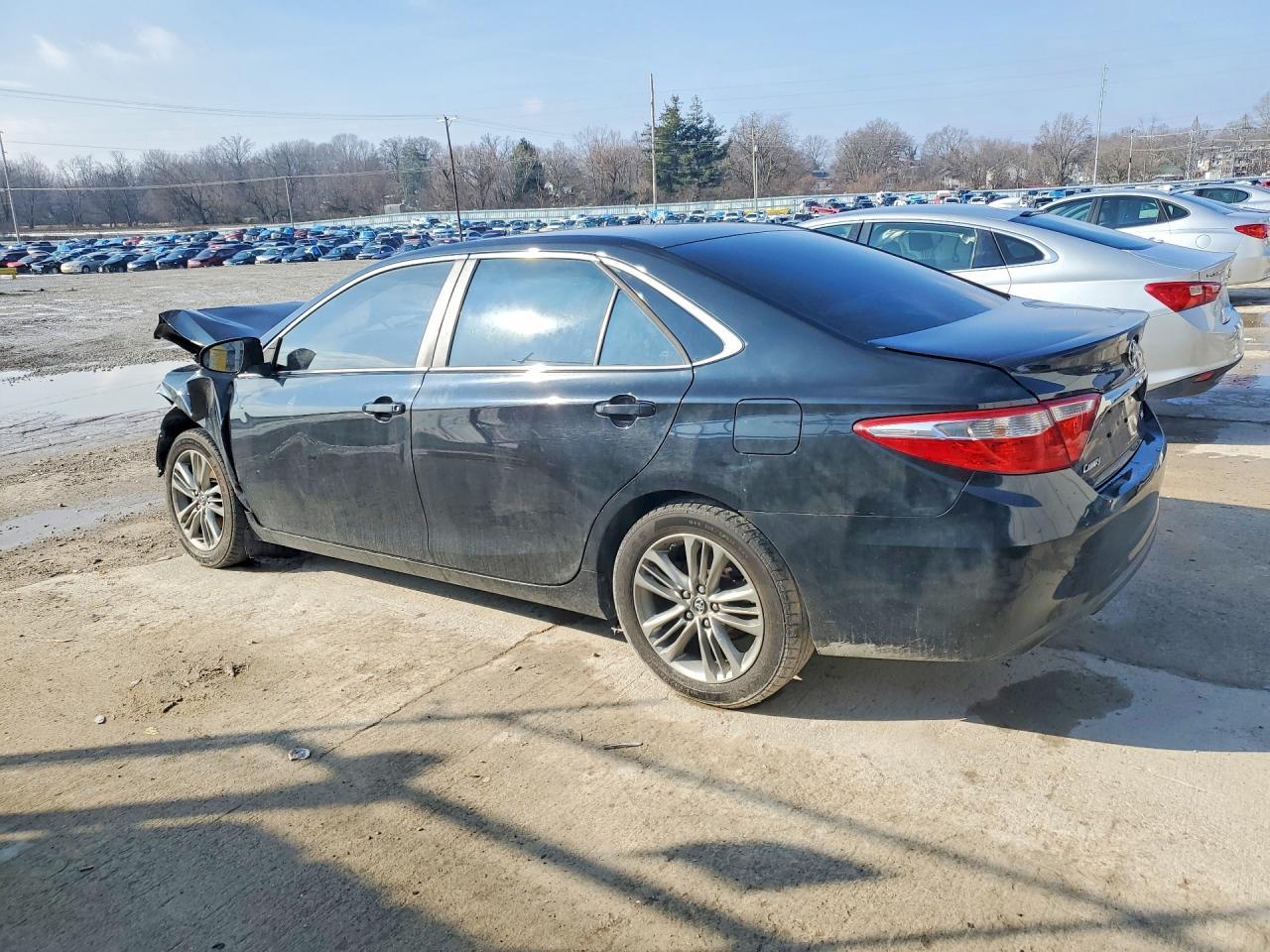 2017 Toyota Camry Se - Фото 2