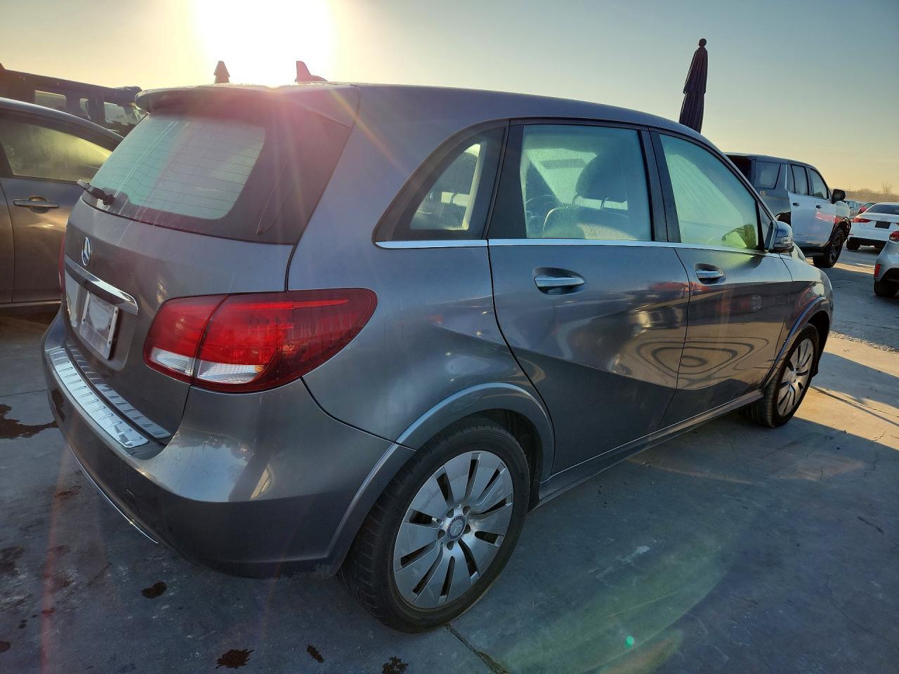 2017 Mercedes-Benz B 250E - Image 3