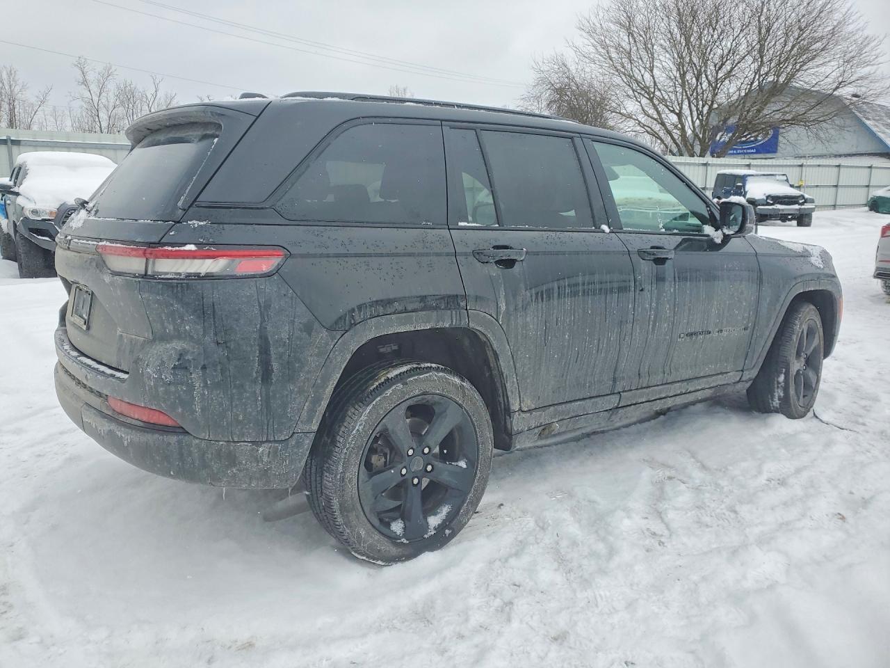 2024 Jeep Grand Cherokee Laredo - Image 3