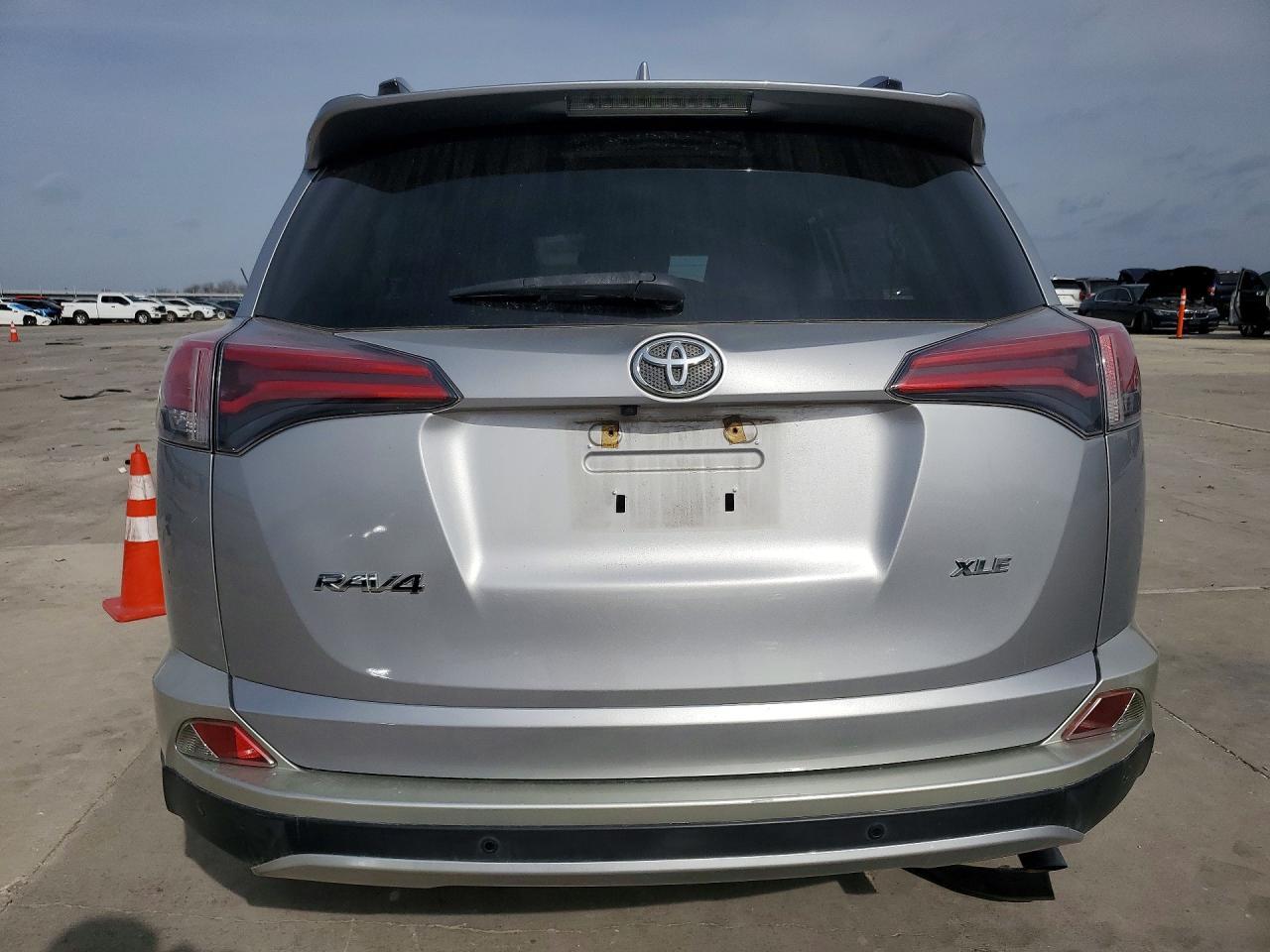 2018 Toyota Rav4 Xle - Фото 6