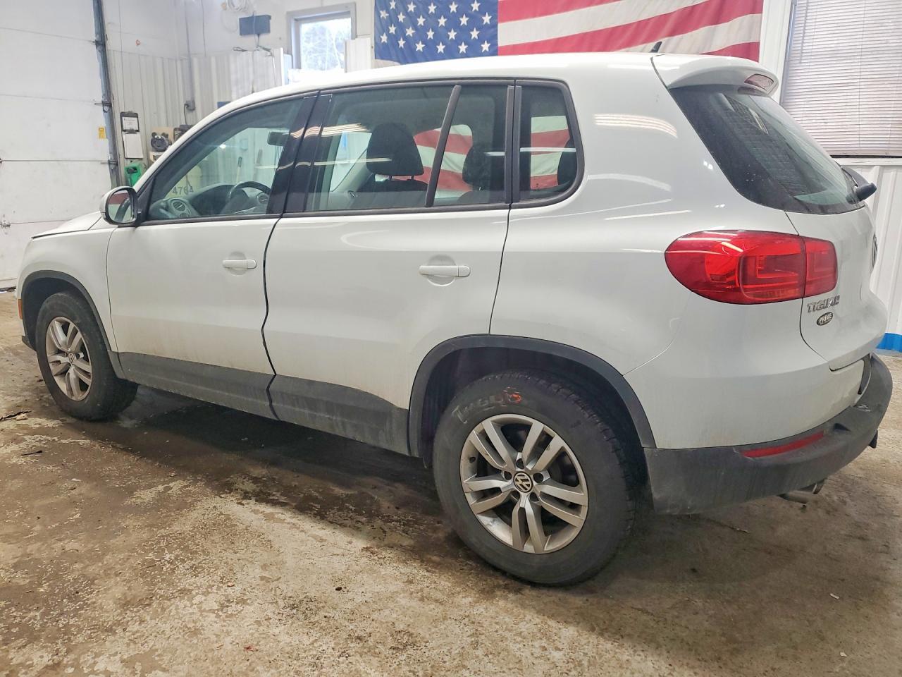 2014 Volkswagen Tiguan S - Image 2