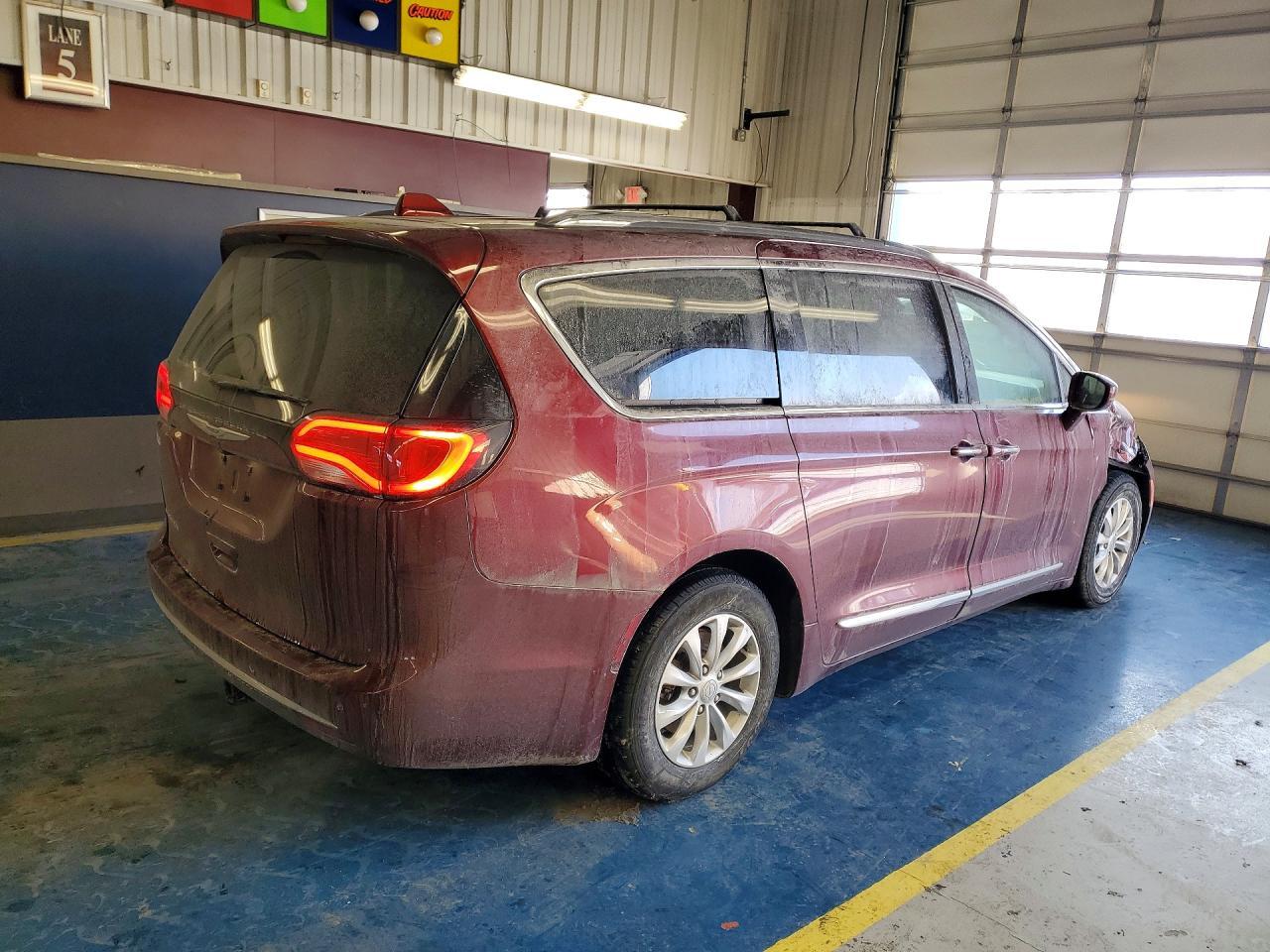 2019 Chrysler Pacifica Touring L - Image 3