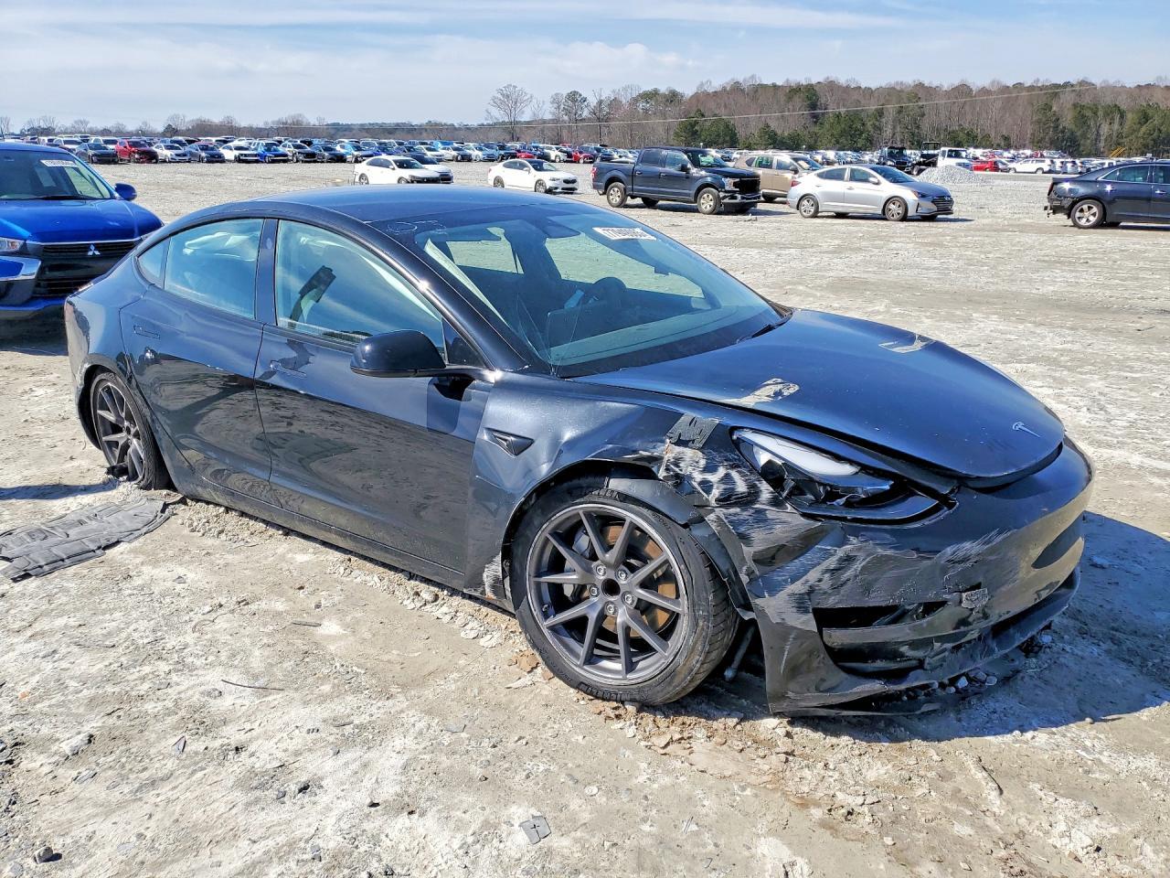 2023 Tesla Model 3 - Фото 4