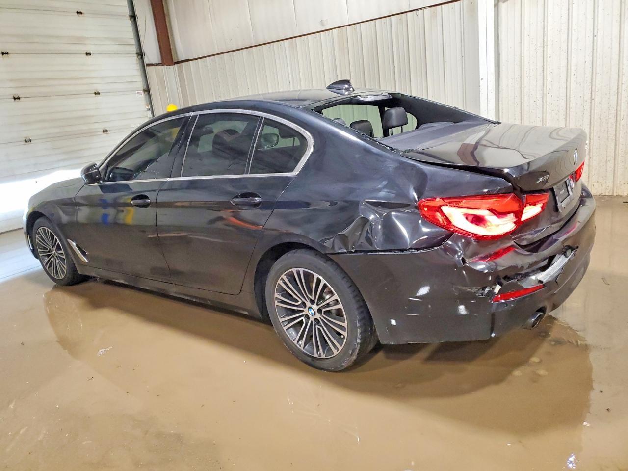 2019 BMW 530 Xi - Image 2
