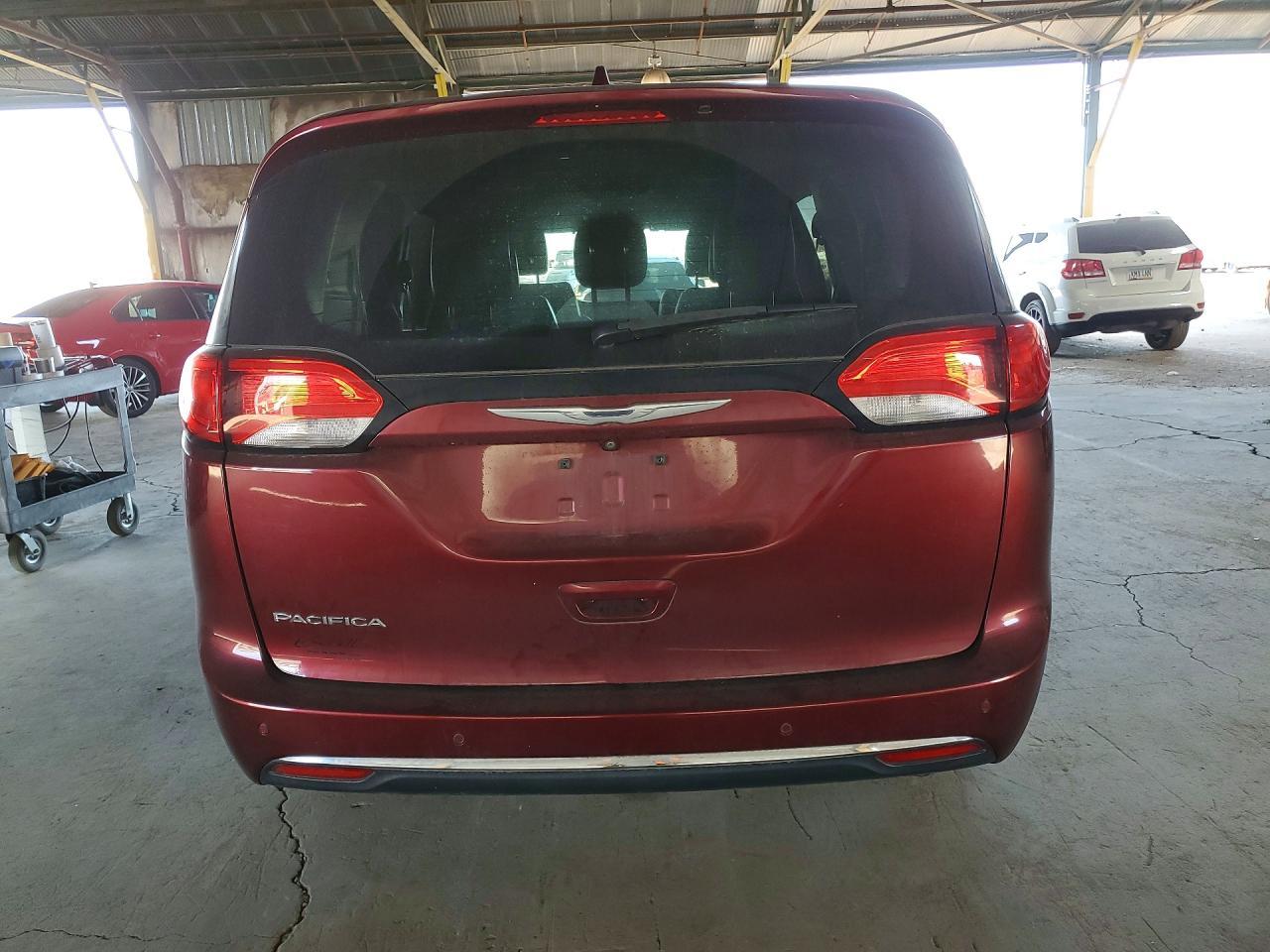 2017 Chrysler Pacifica Touring L - Фото 6