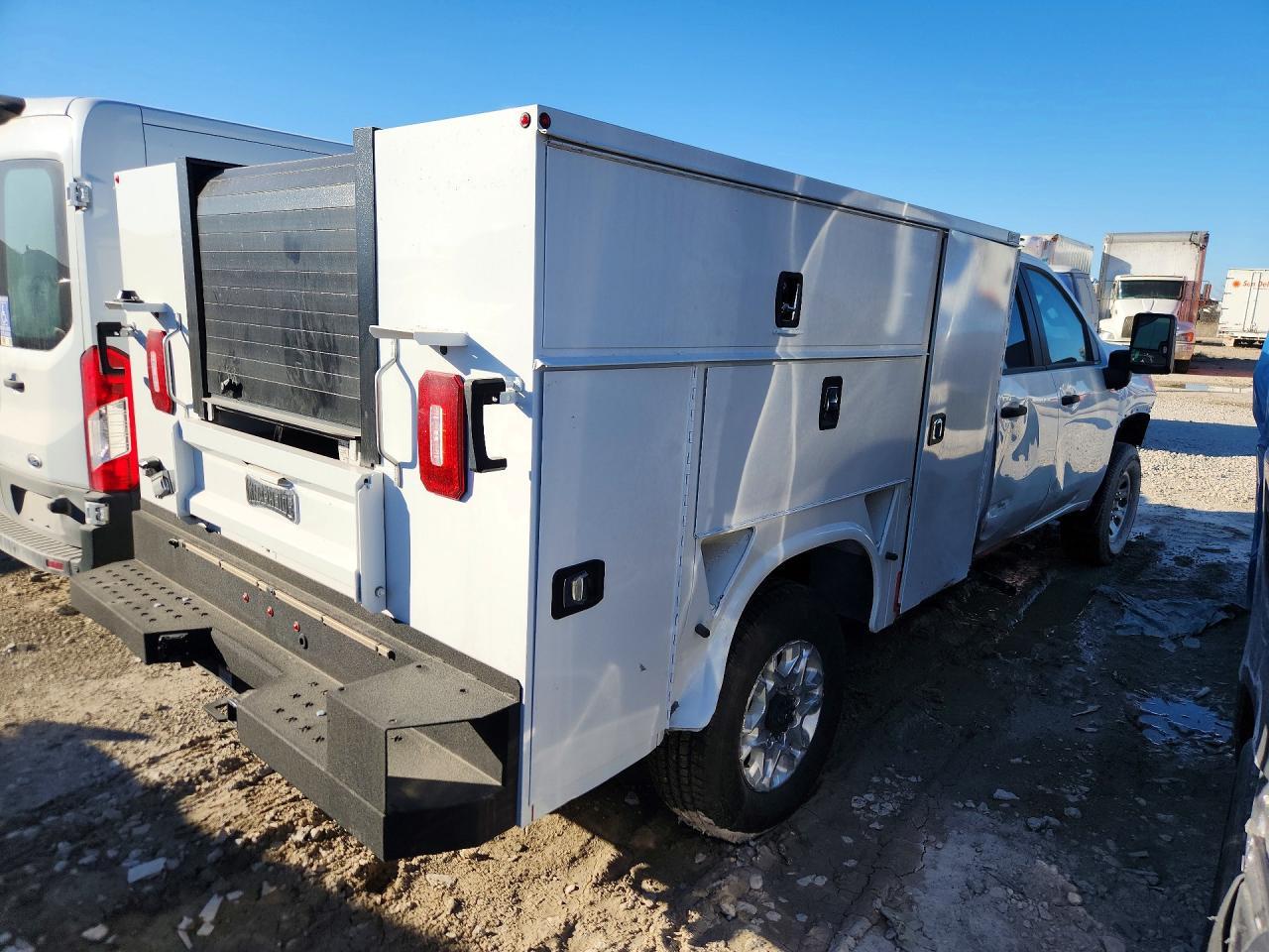 2024 Chevrolet Silverado K3500 - Фото 3