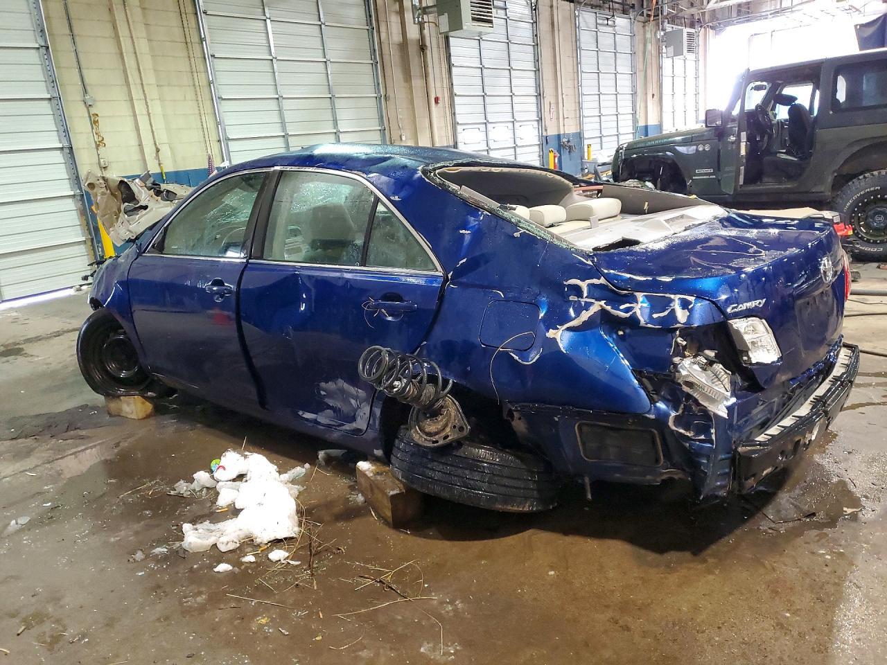 2009 Toyota Camry Le - Фото 2