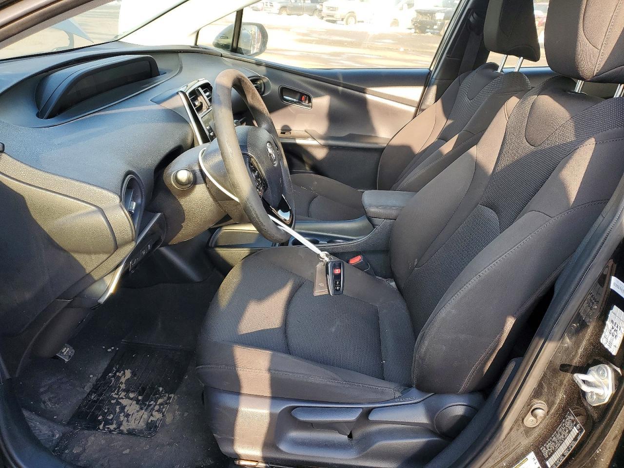 2020 Toyota Prius L - Фото 7