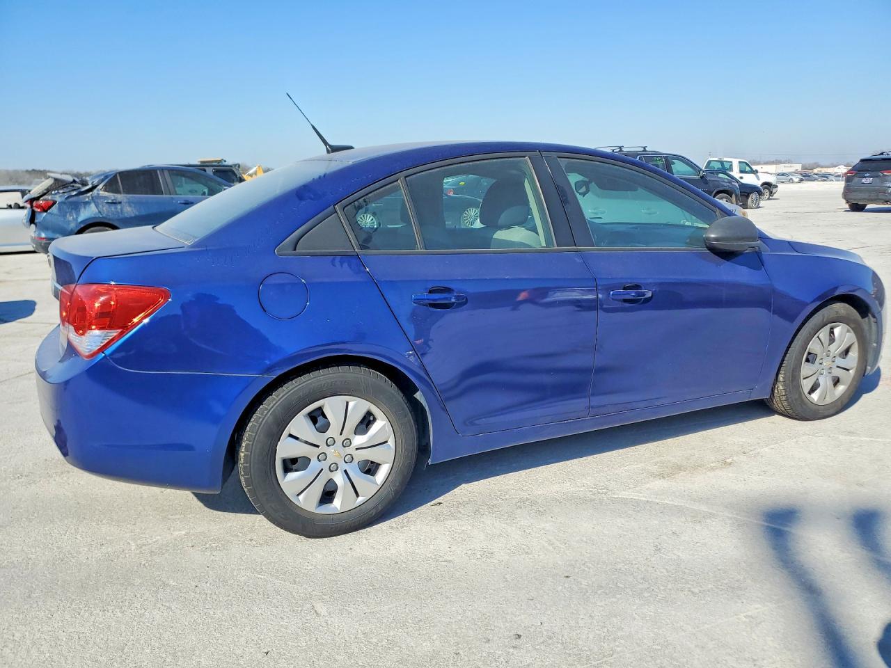 2013 Chevrolet Cruze Ls - Image 3