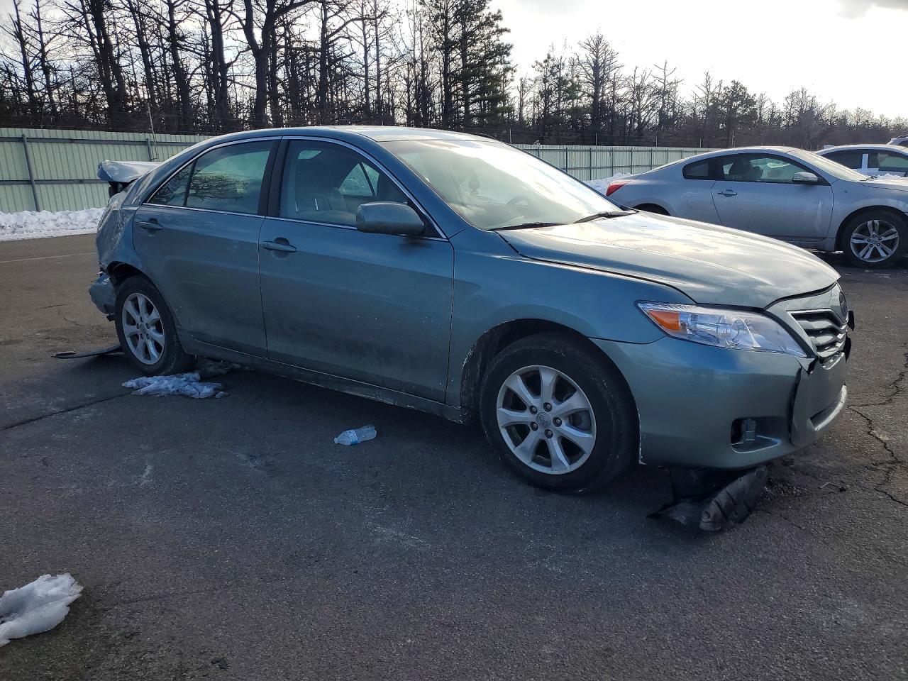 2011 Toyota Camry Le - Image 4
