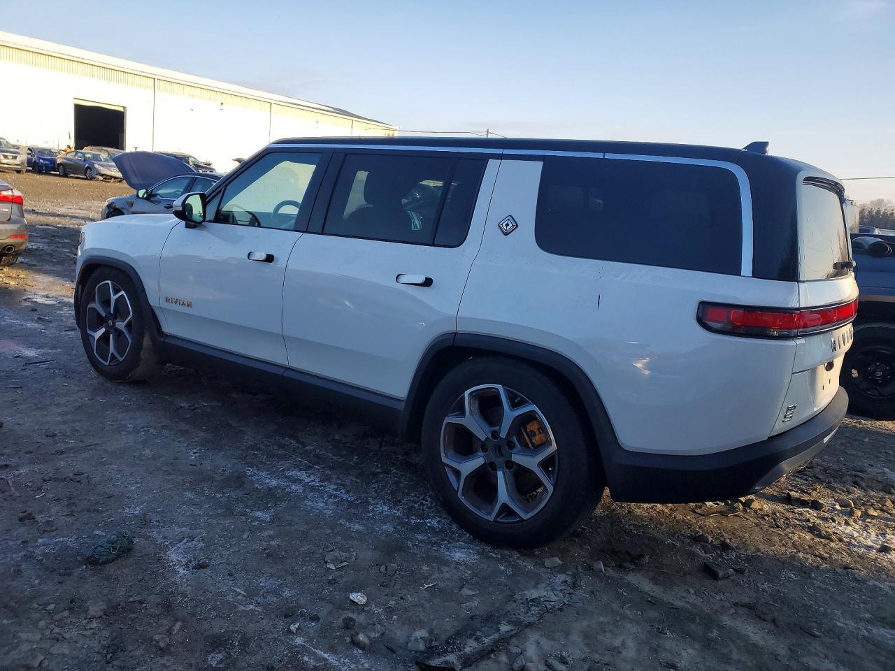 2023 Rivian R1S Adventure - Фото 2