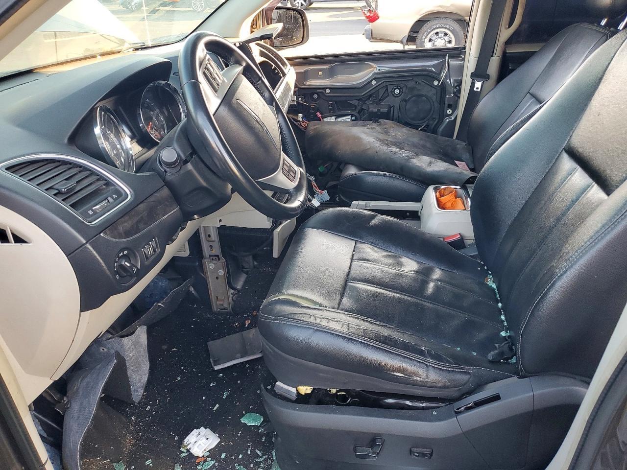 2015 Chrysler Town & Country Touring - Фото 7