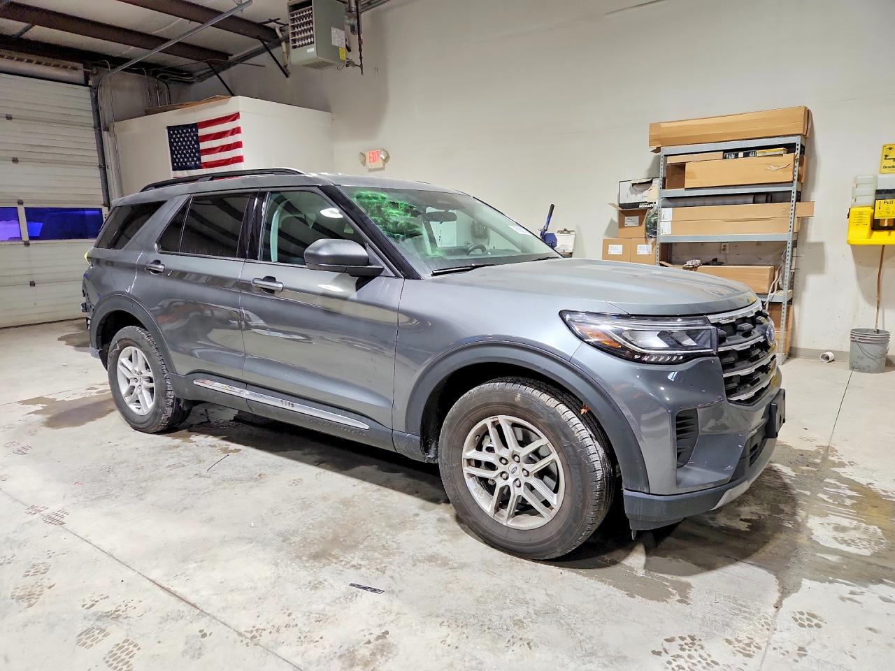 2025 Ford Explorer Active - Image 4