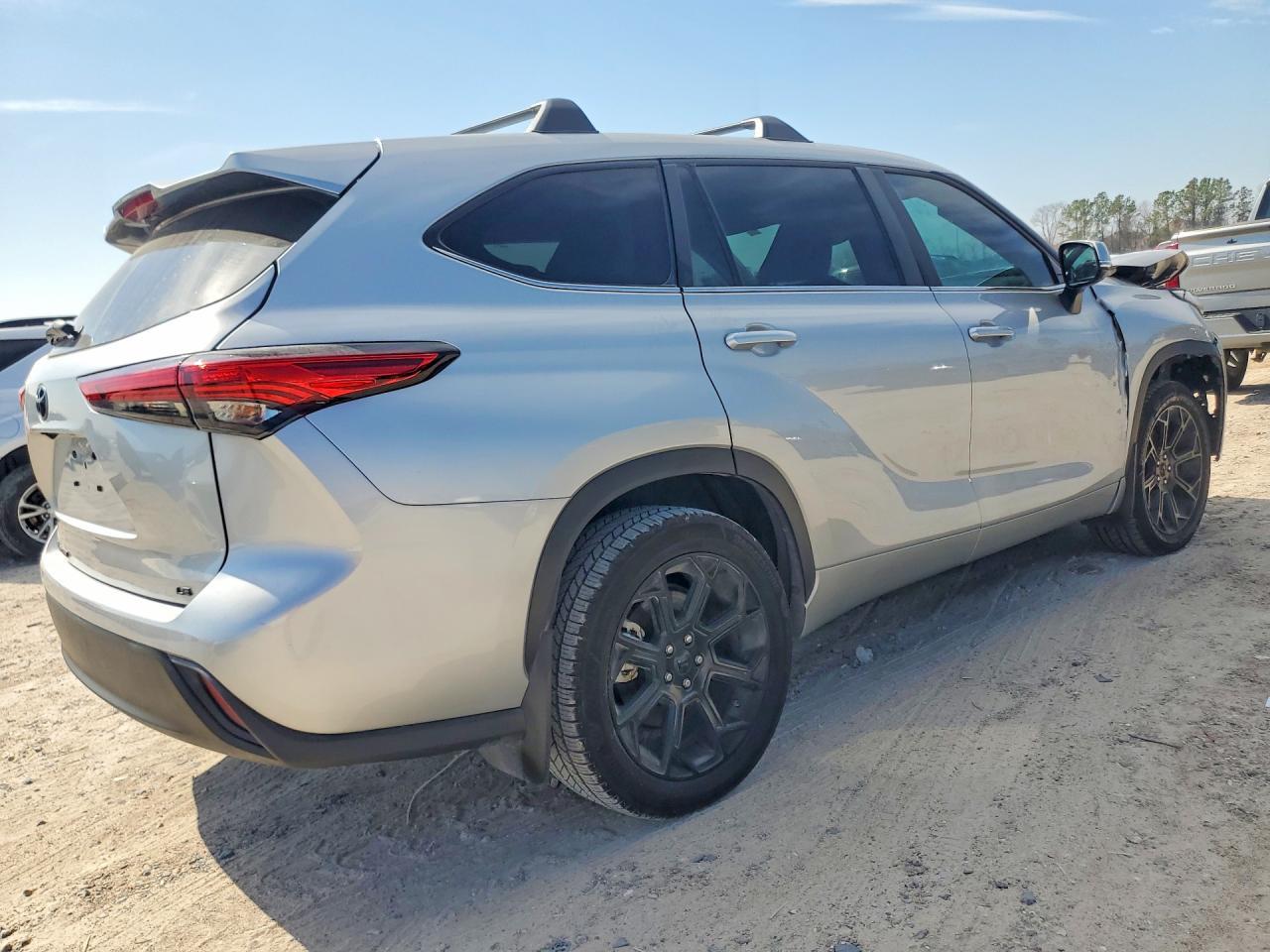 2023 Toyota Highlander L - Фото 3