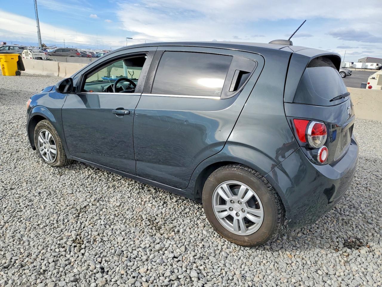 2016 Chevrolet Sonic Lt - Image 2