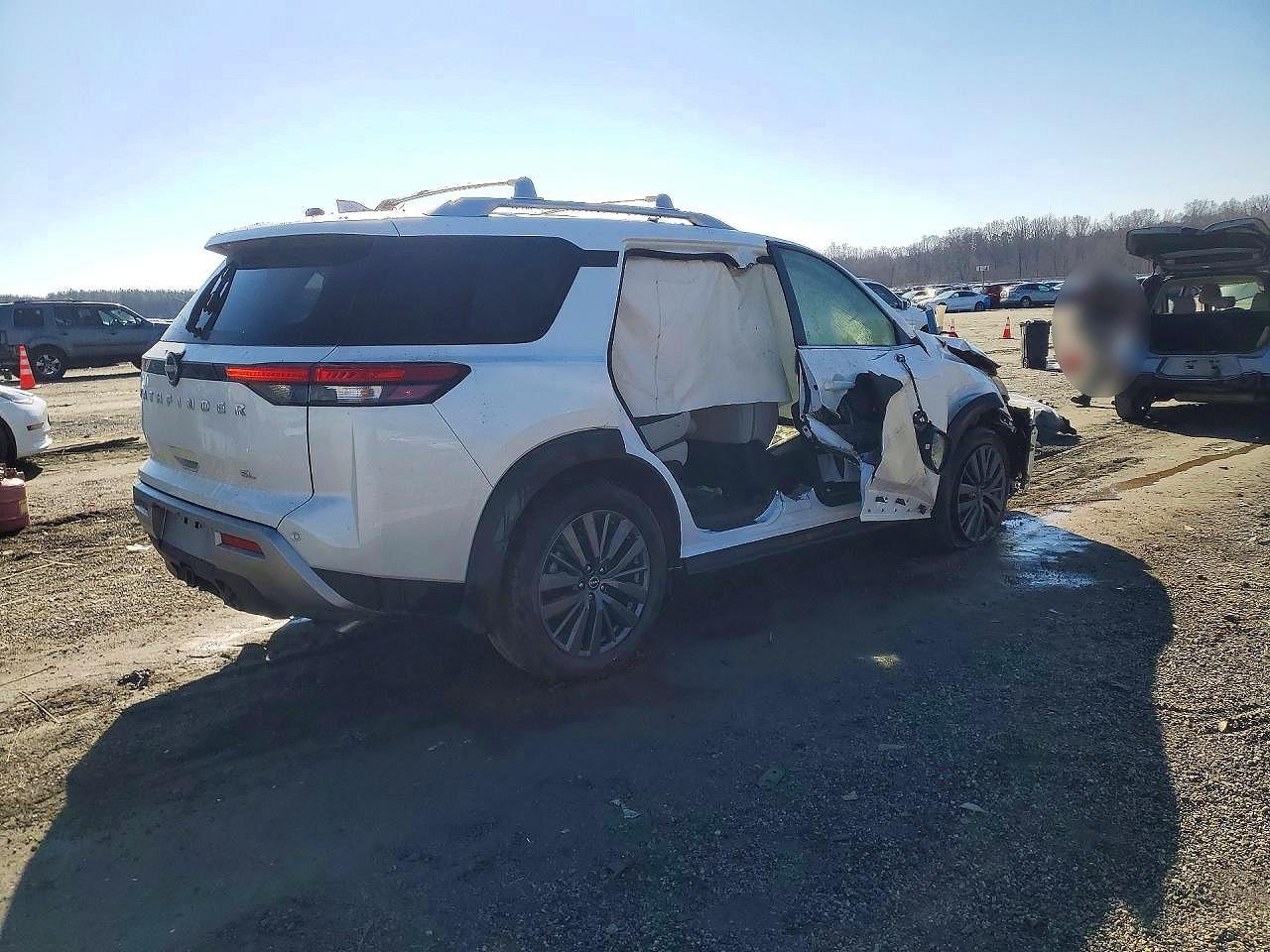 2025 Nissan Pathfinder - Фото 3