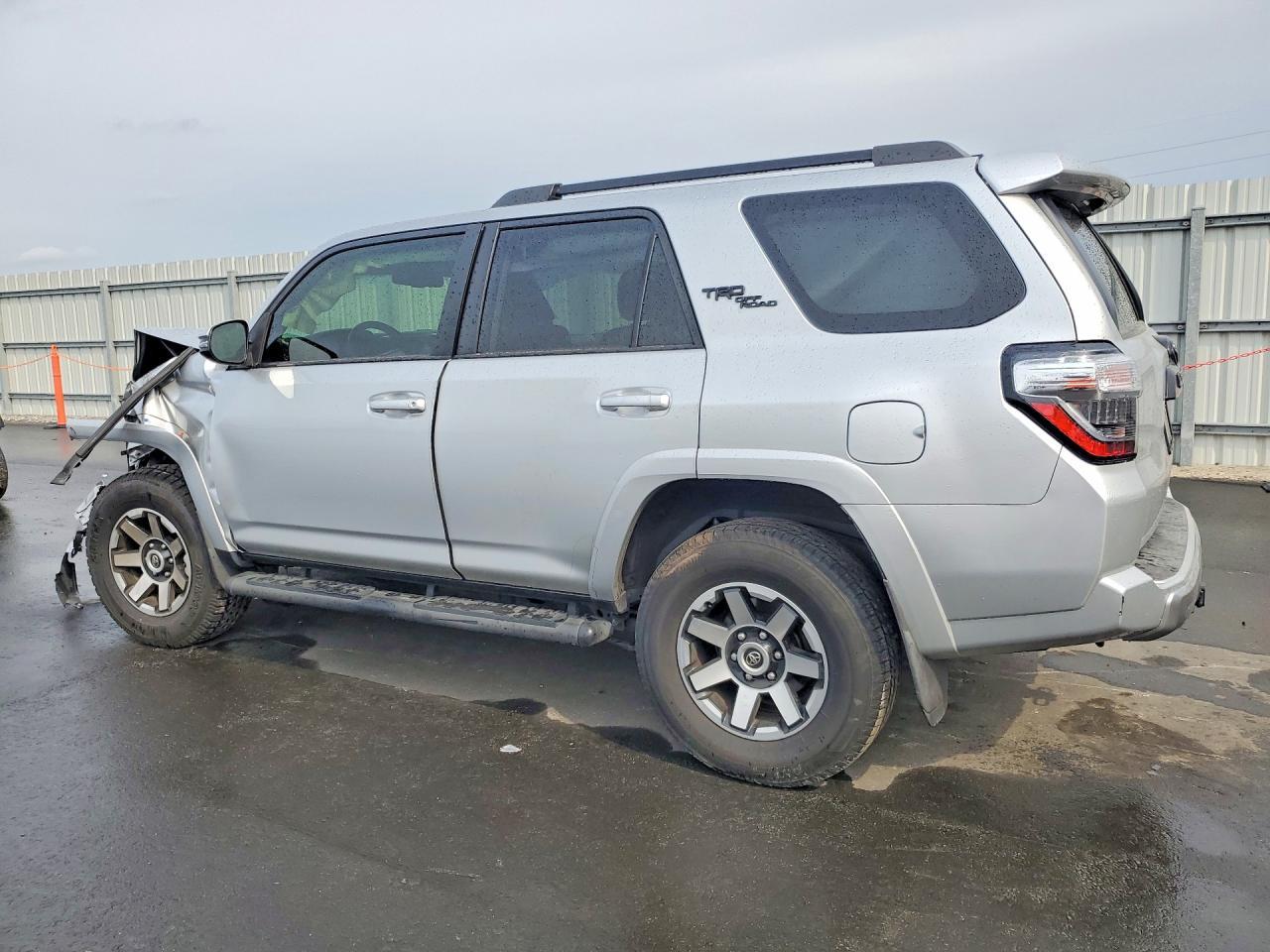 2022 Toyota 4Runner - Фото 2