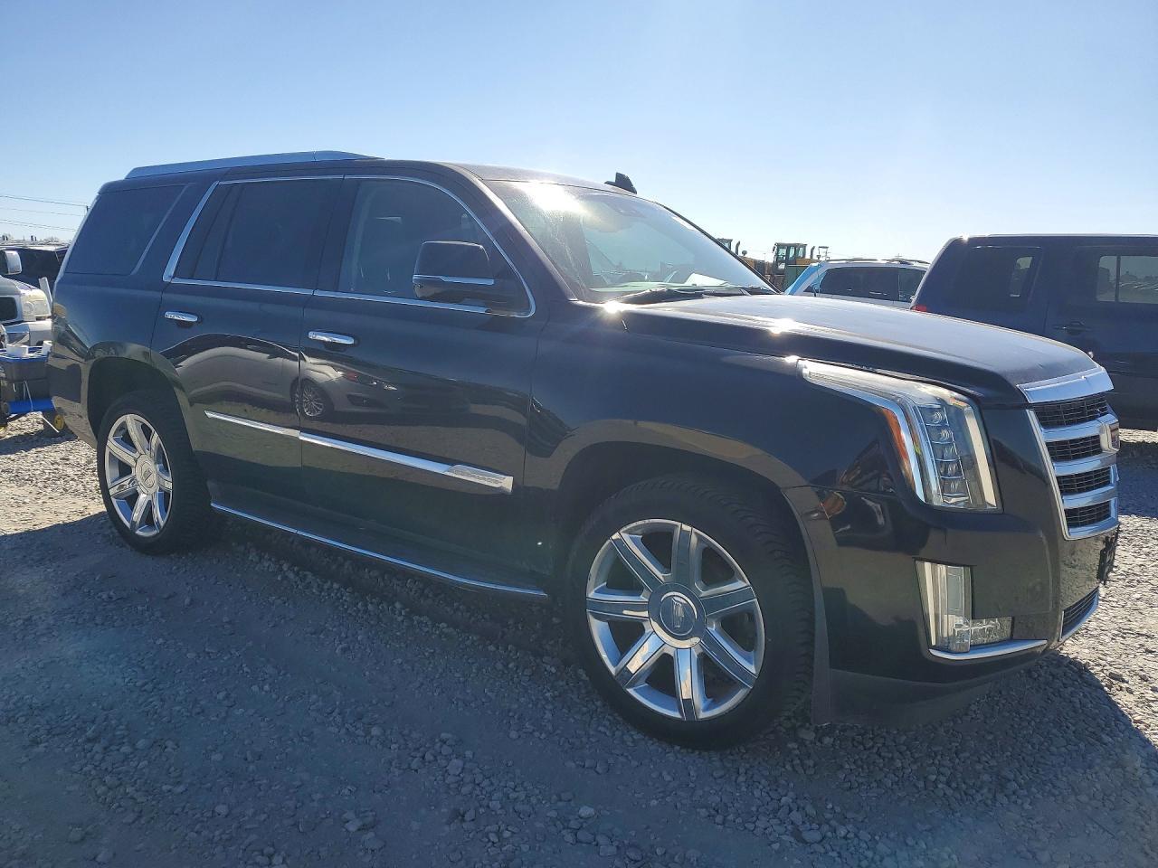 2015 Cadillac Escalade Luxury - Image 4