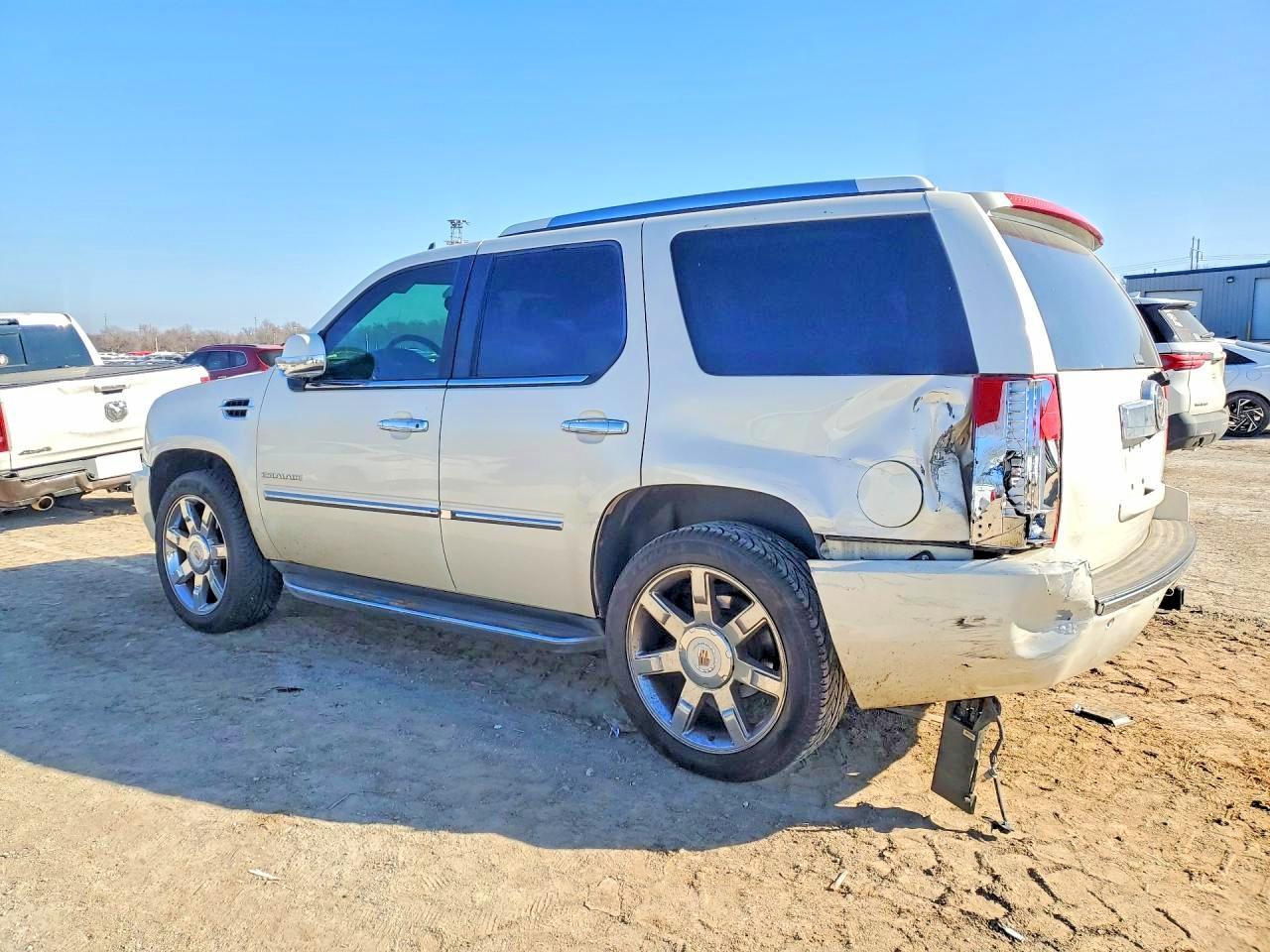 2013 Cadillac Escalade Luxury - Фото 2