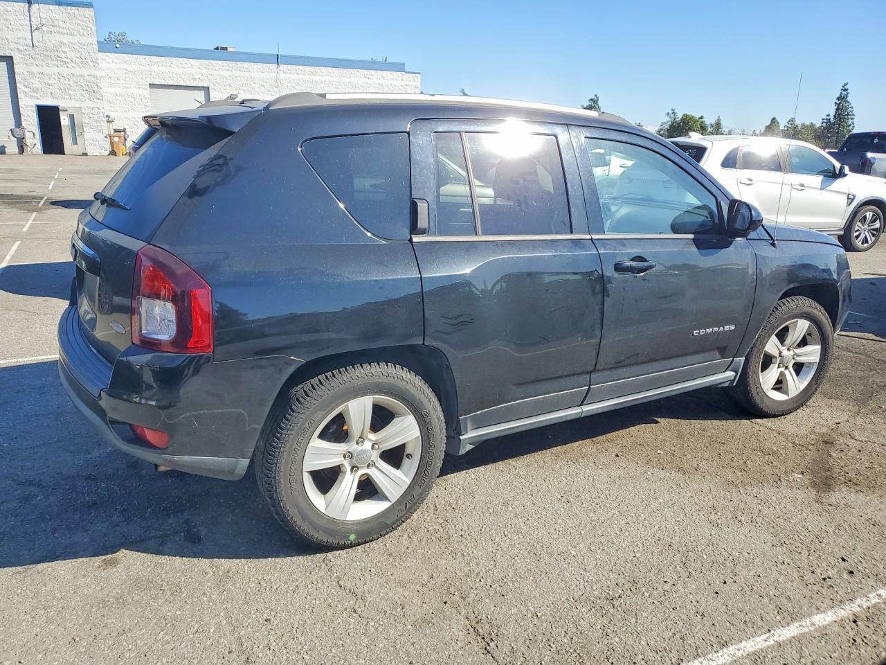 2017 Jeep Compass - Фото 3